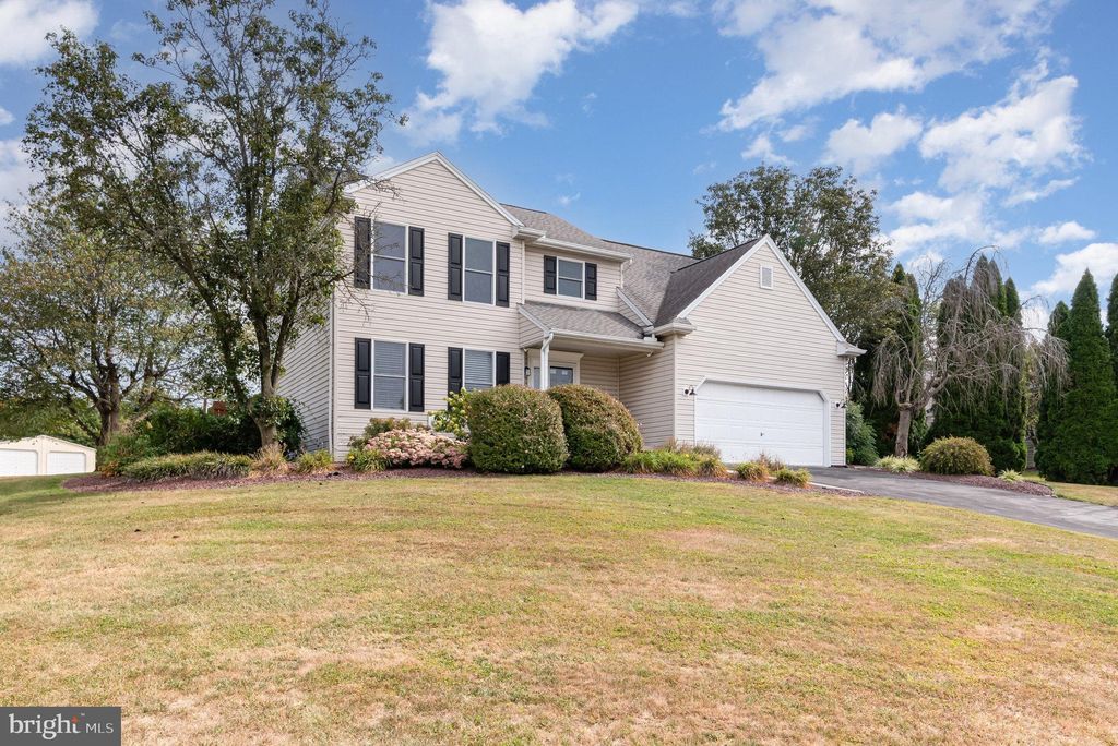 Photo of 27 N Seasons Drive, DILLSBURG, PA 17019 (MLS # PAYK2090184)