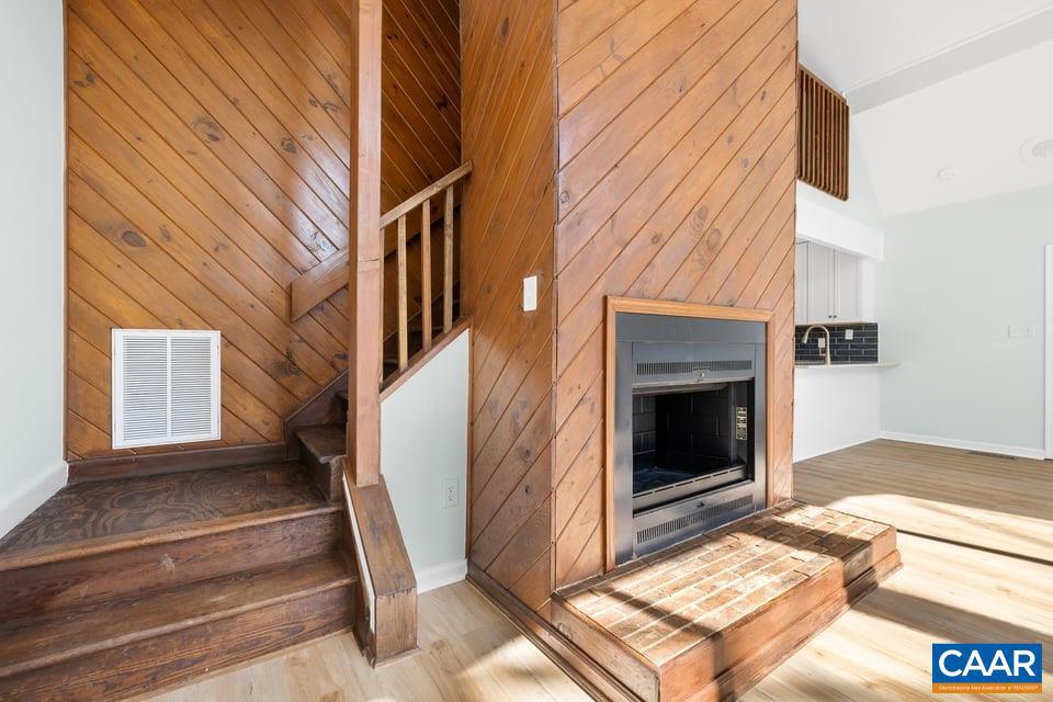 LAKE MONTICELLO - Residential