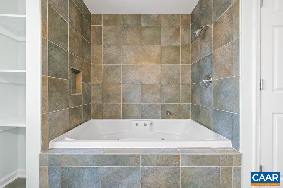 LAKE MONTICELLO - Residential