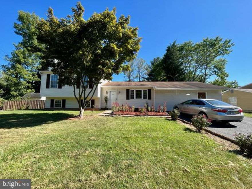 Great find! Located at 19937 Chesley Knoll Dr in the city of Gaithersburg, this House features - 3 bedrooms and 3 bathrooms, with a total area of approximately 1,616 square feet. and SOLAR PANELS!!! This House is situated on a 12,573 square feet lot and was constructed in 1981. The property is located within the Montgomery County Public Schools and is in proximity to Goshen Elementary School. What are you waiting for? Stop by today!

Requirements:
Credit score: 680+
Income: 2.5-3 times rent
No negative rental history
All applicants 18+ MUST apply