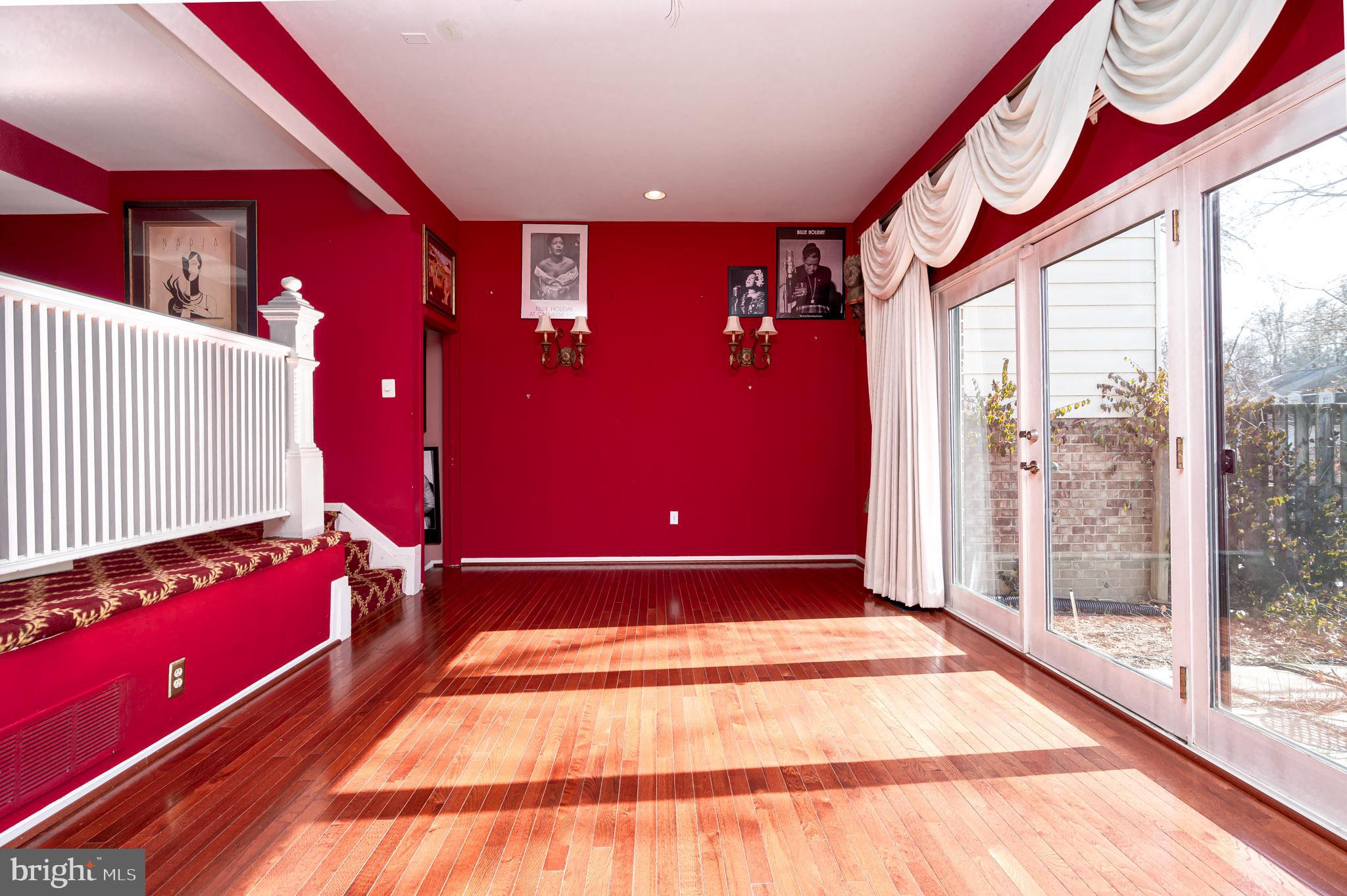 LONG REACH - Residential