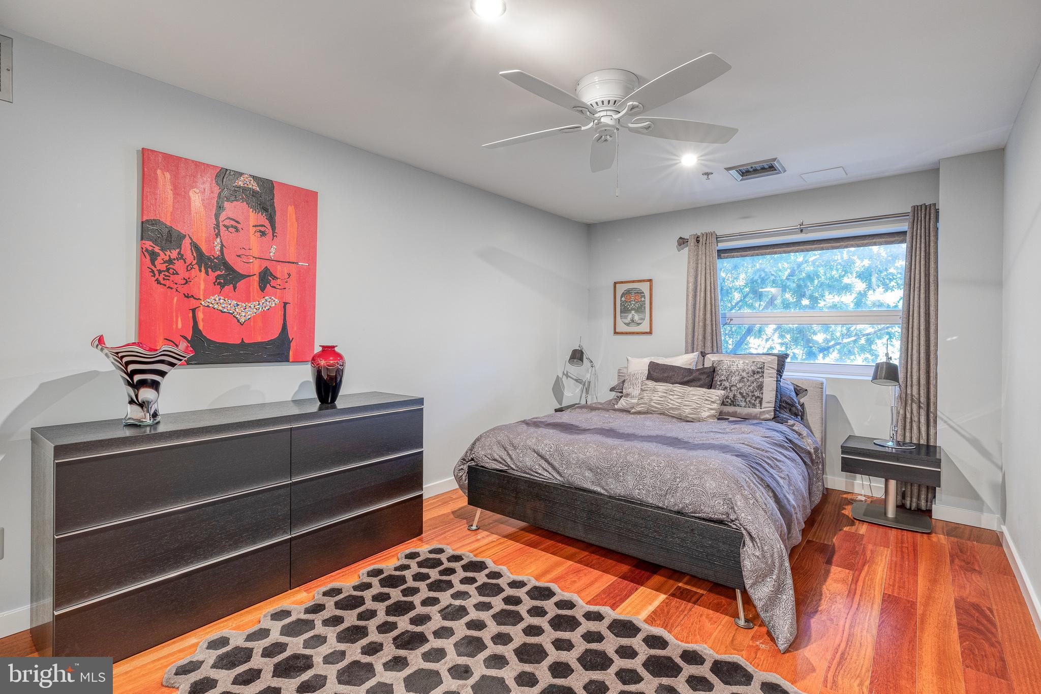 LOGAN SQUARE - Residential