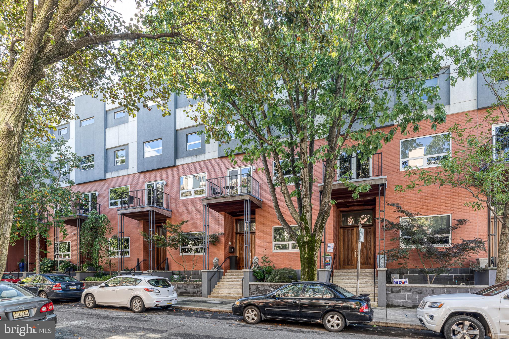 LOGAN SQUARE - Residential