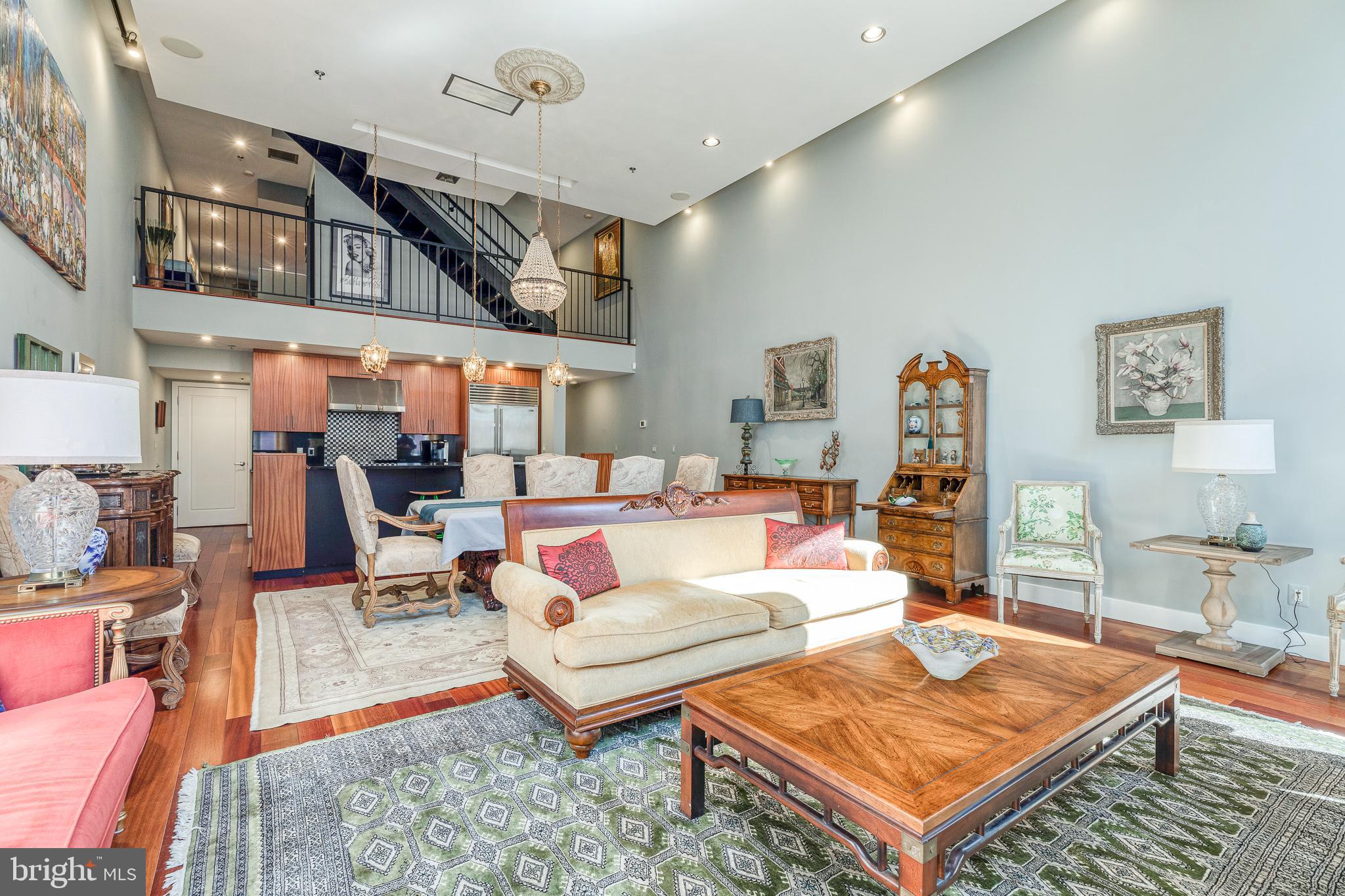 LOGAN SQUARE - Residential