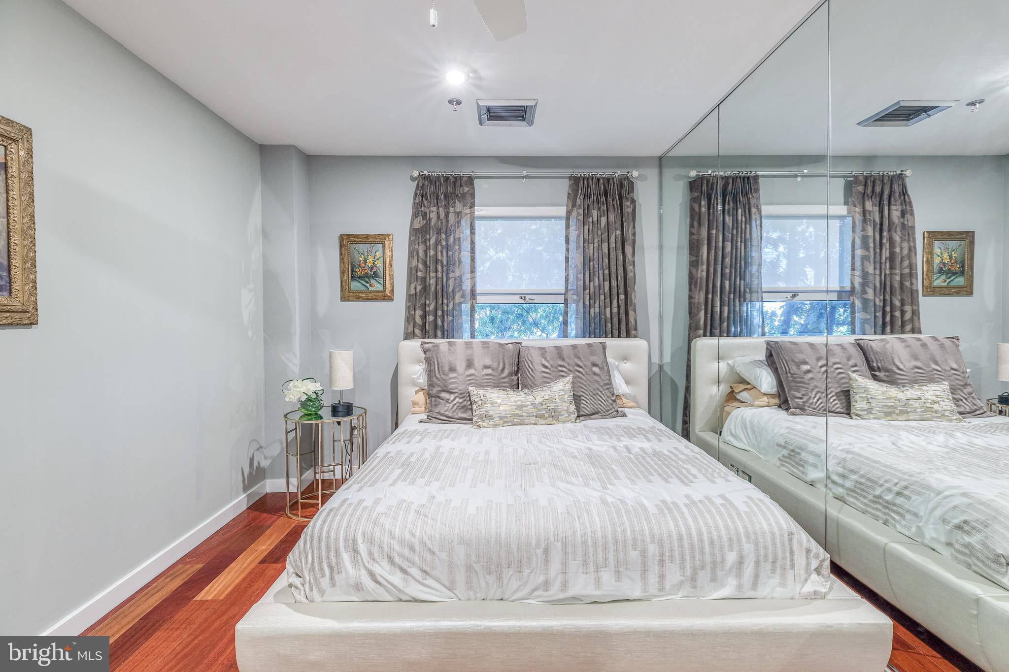 LOGAN SQUARE - Residential