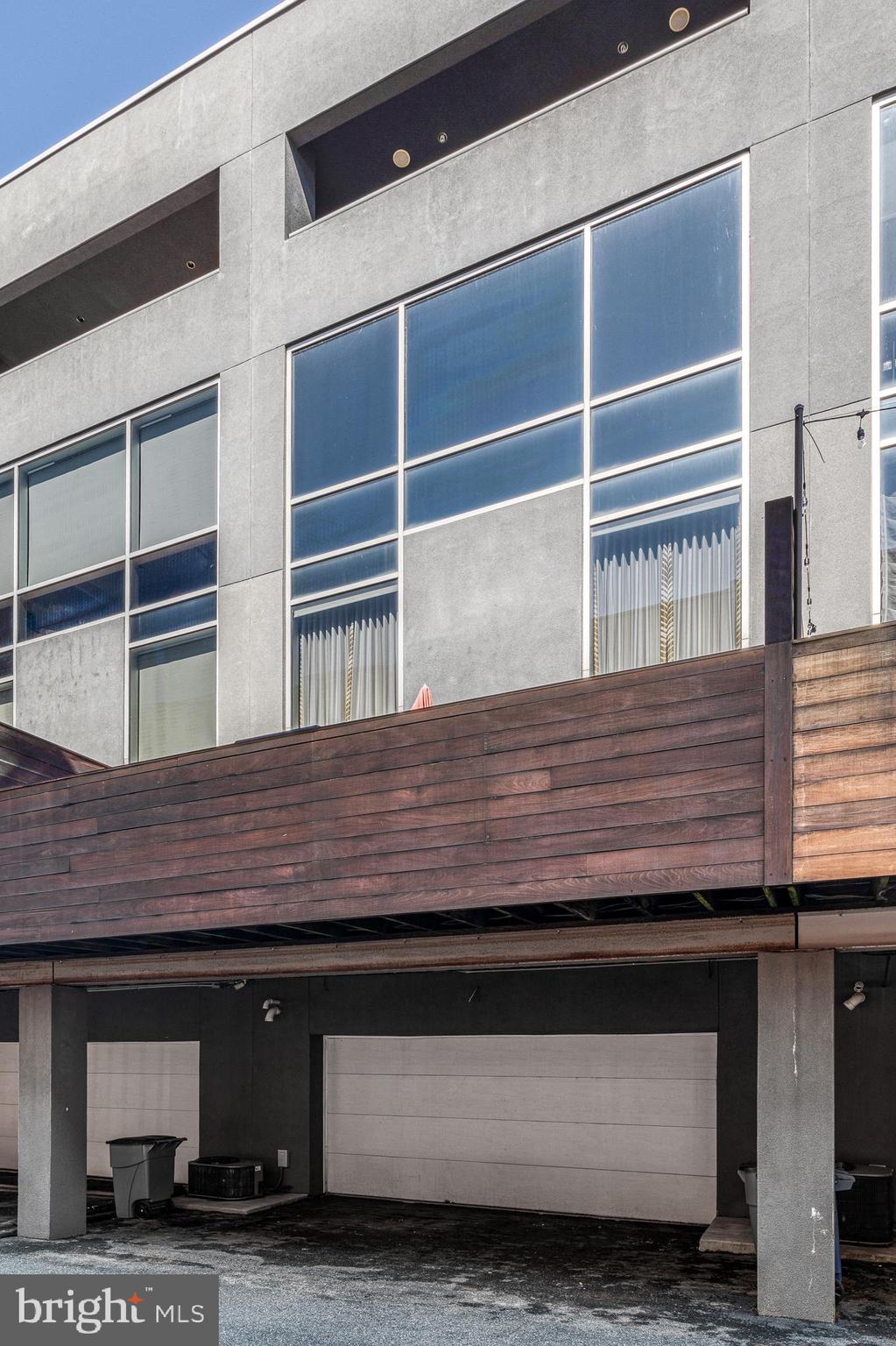 LOGAN SQUARE - Residential