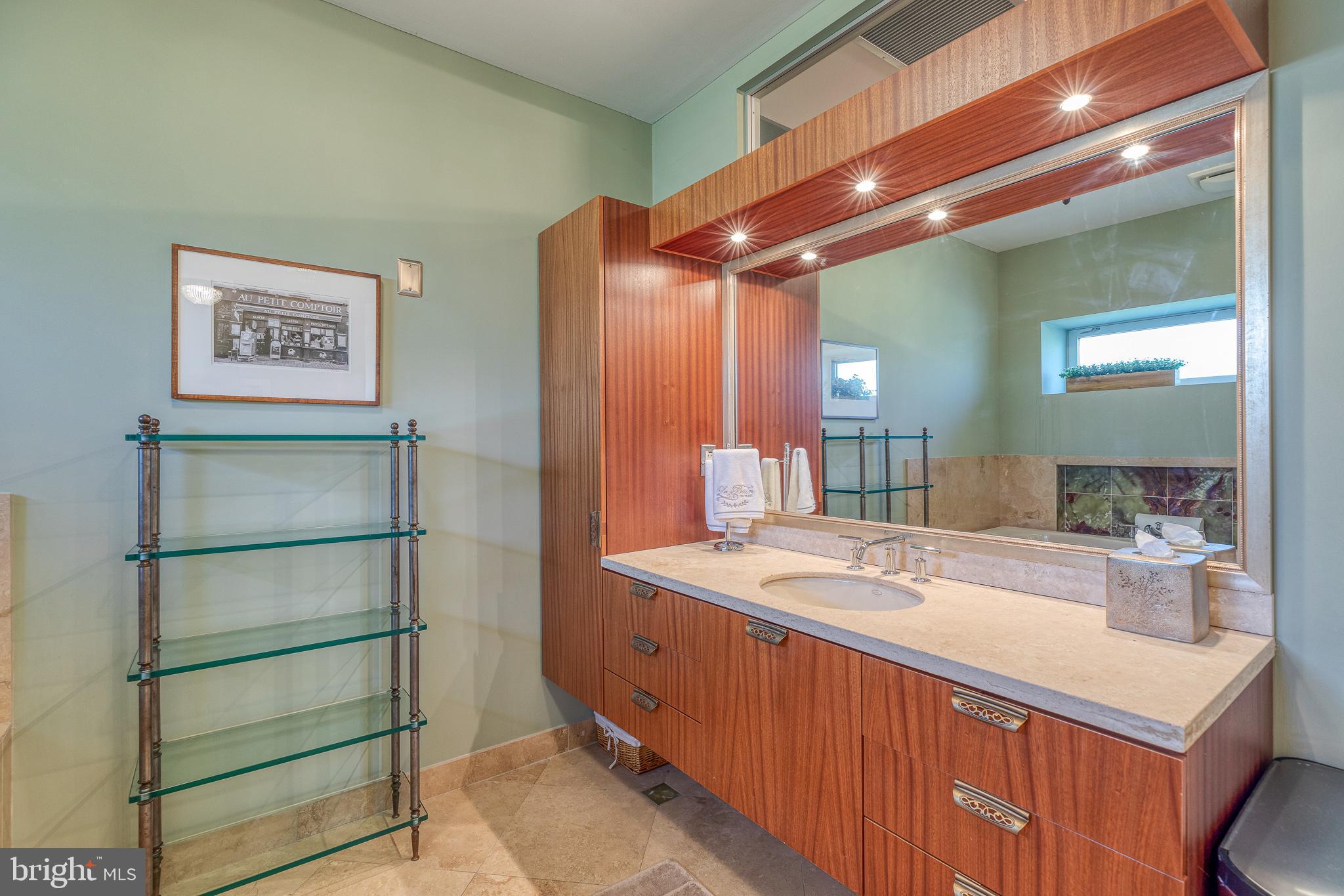 LOGAN SQUARE - Residential