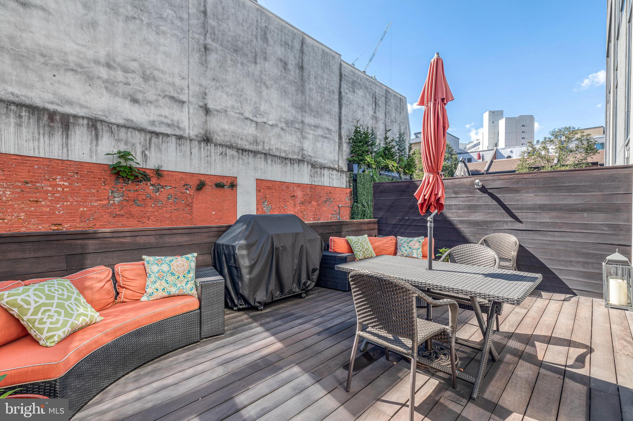 LOGAN SQUARE - Residential