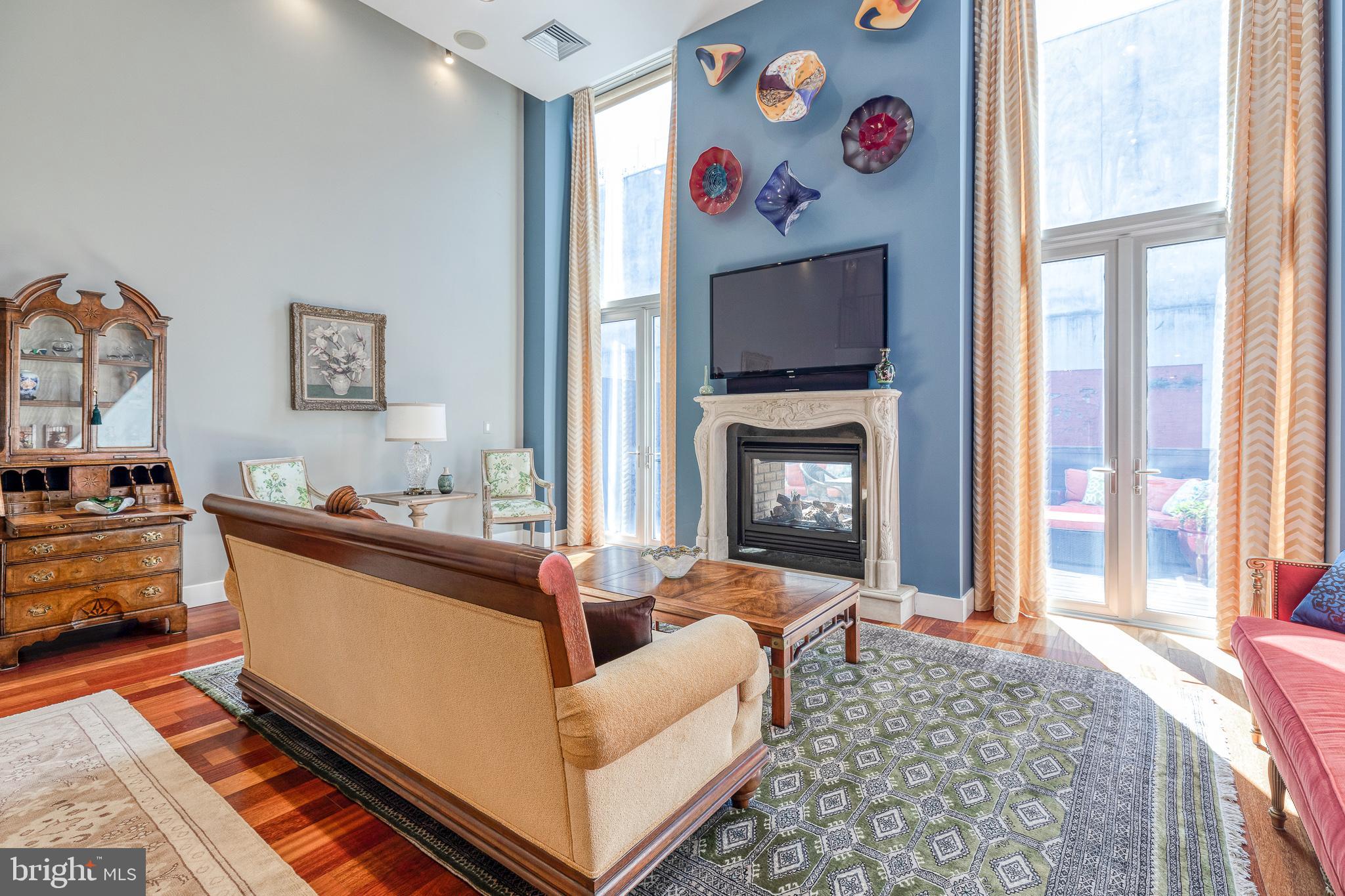 LOGAN SQUARE - Residential