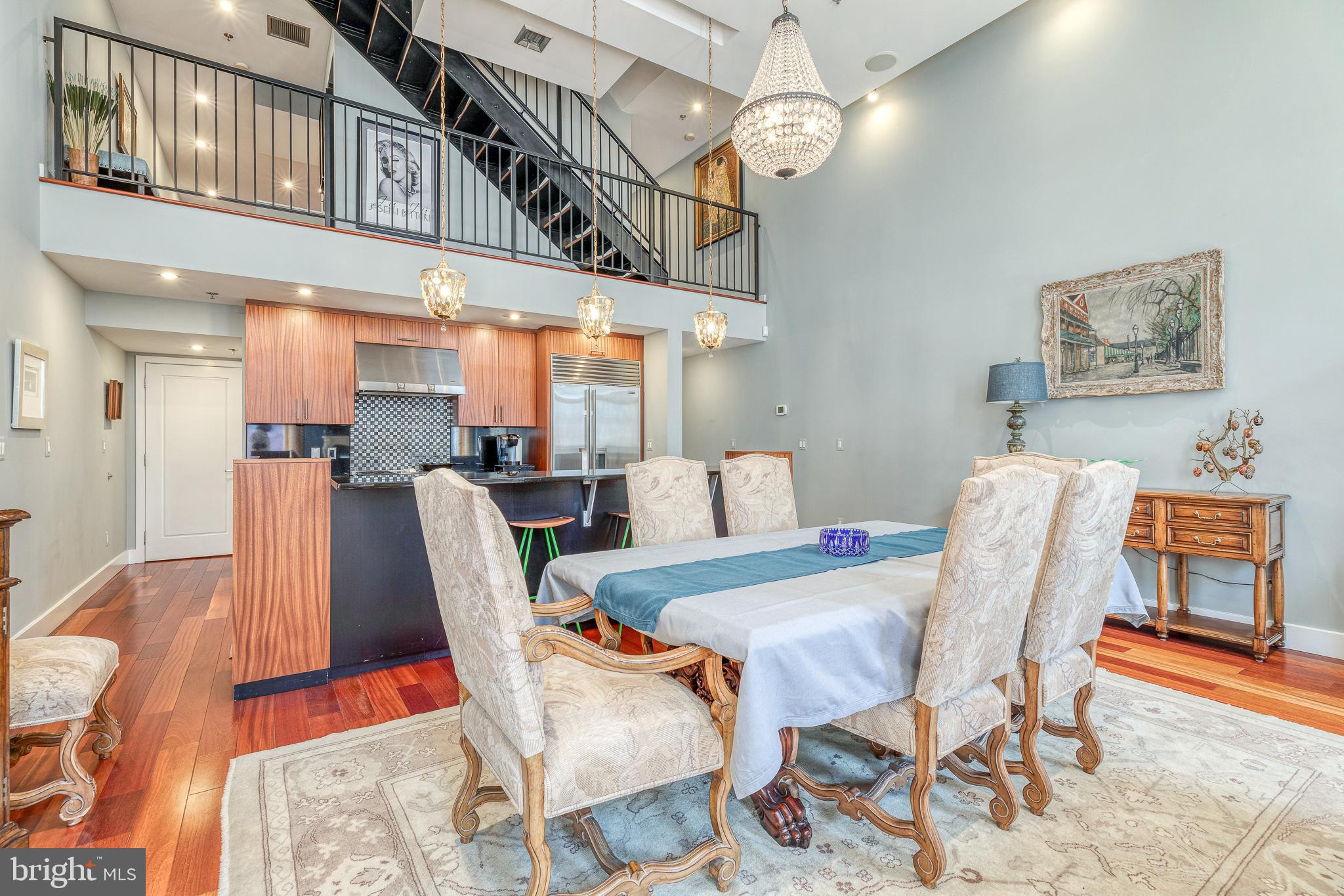 LOGAN SQUARE - Residential