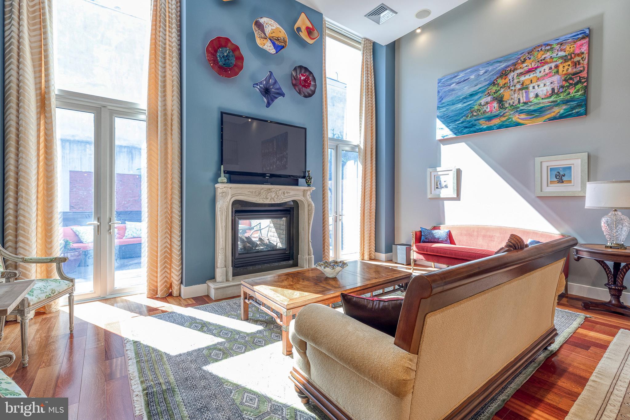 LOGAN SQUARE - Residential