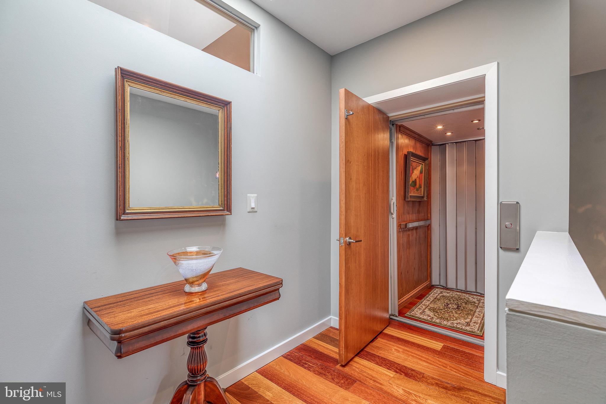 LOGAN SQUARE - Residential