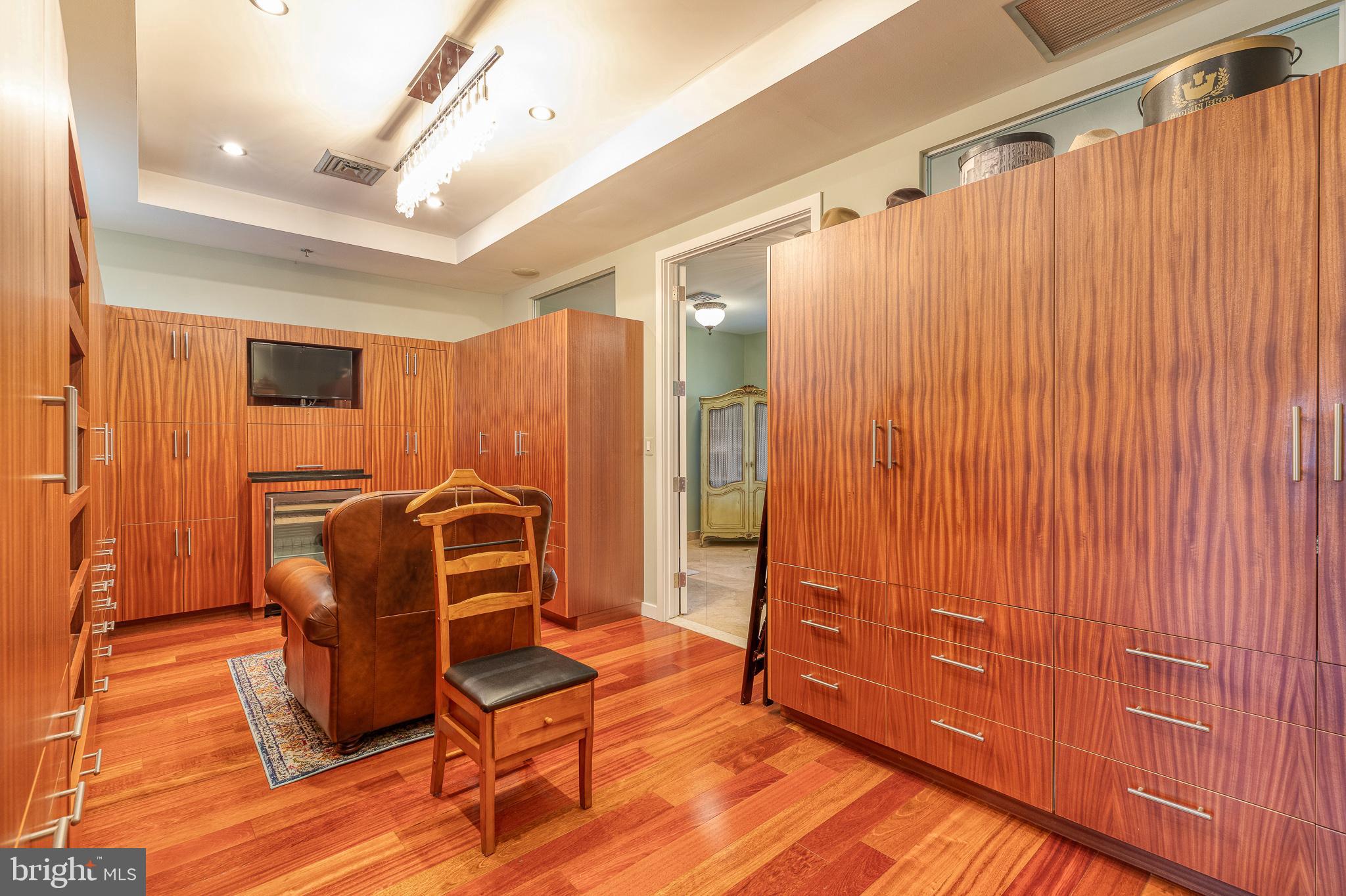 LOGAN SQUARE - Residential