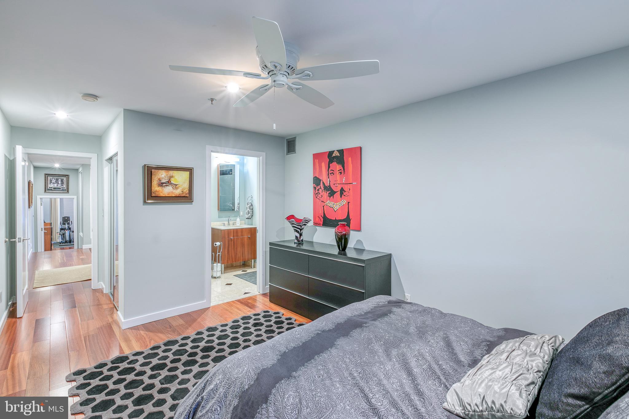 LOGAN SQUARE - Residential