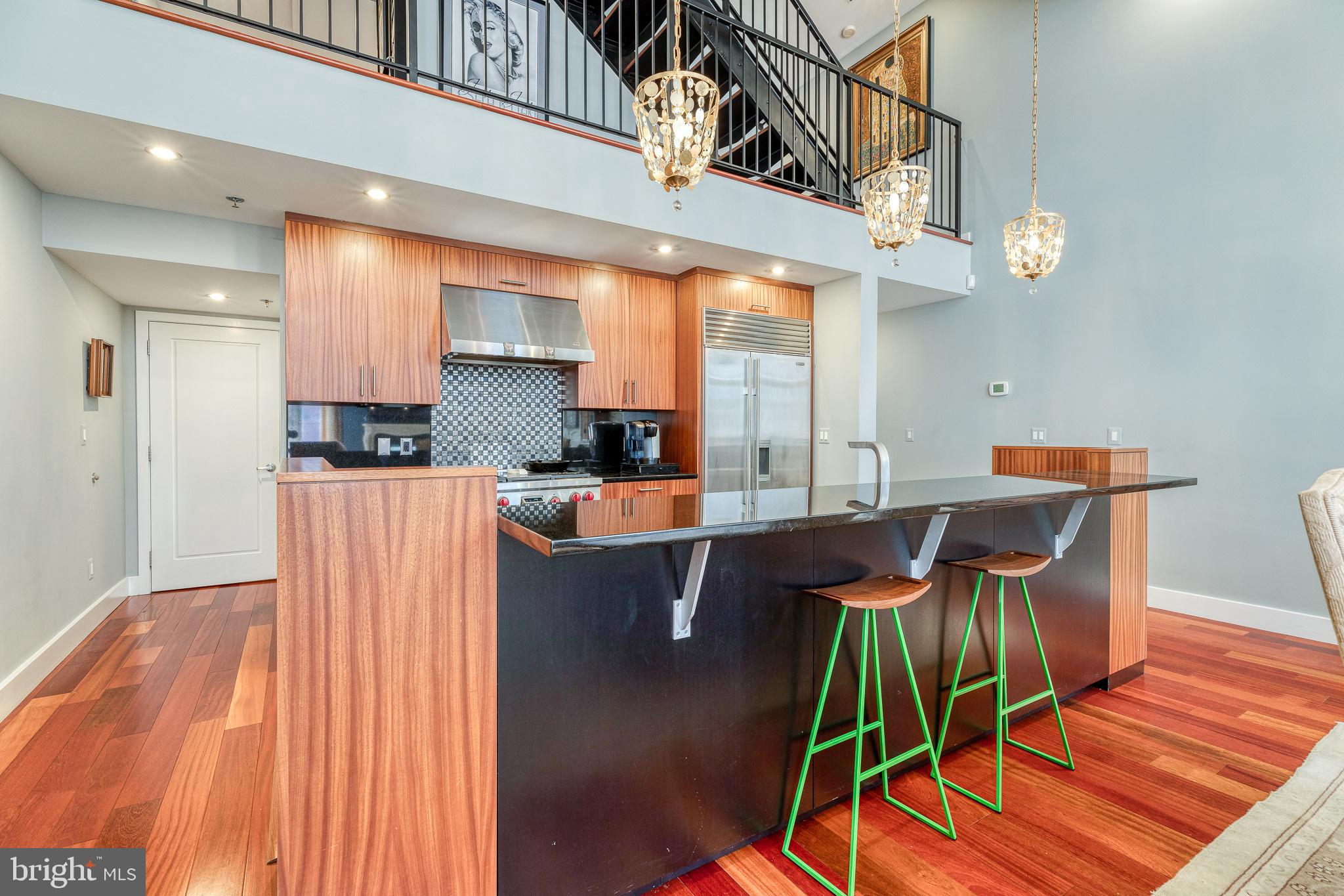 LOGAN SQUARE - Residential