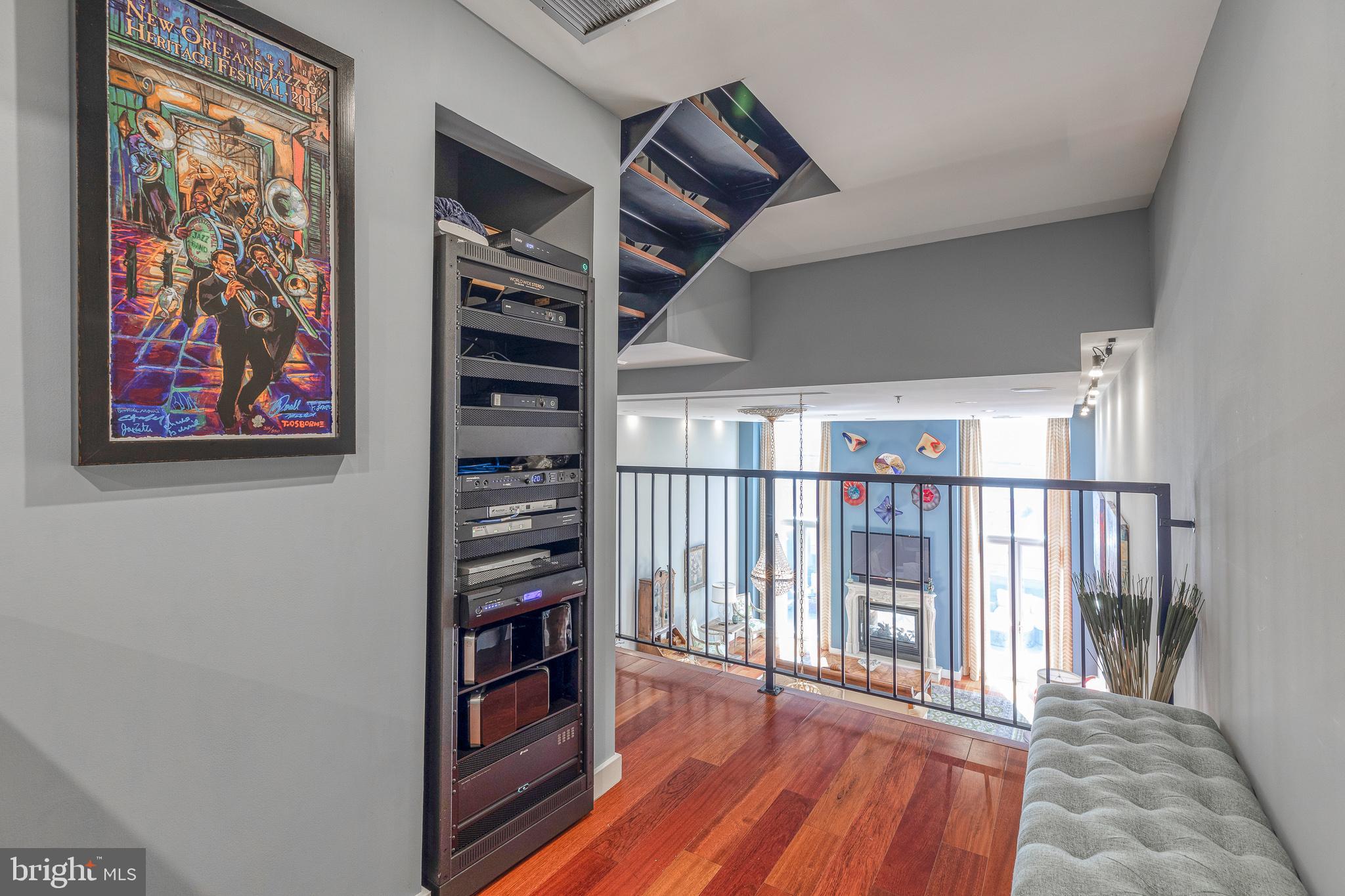 LOGAN SQUARE - Residential