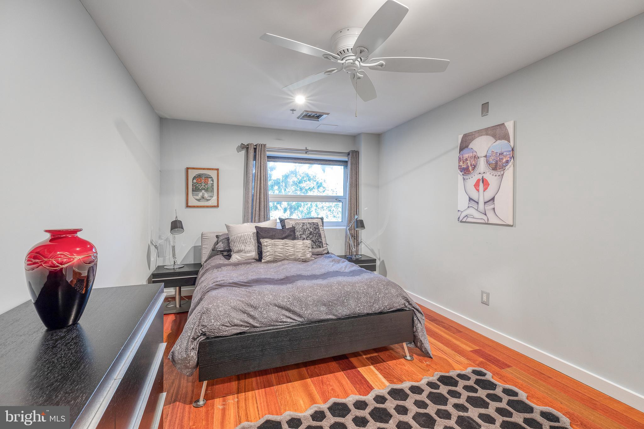 LOGAN SQUARE - Residential