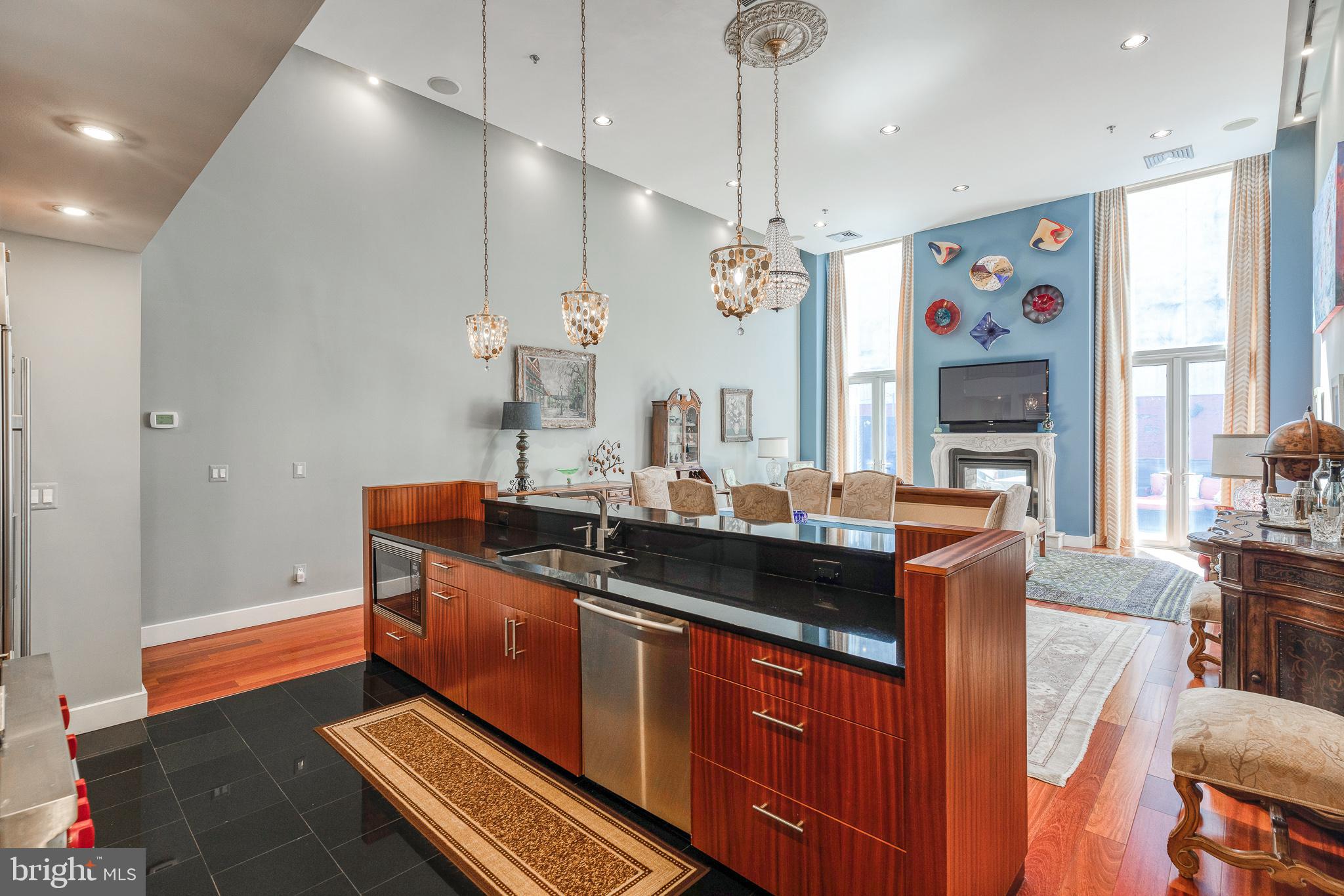 LOGAN SQUARE - Residential