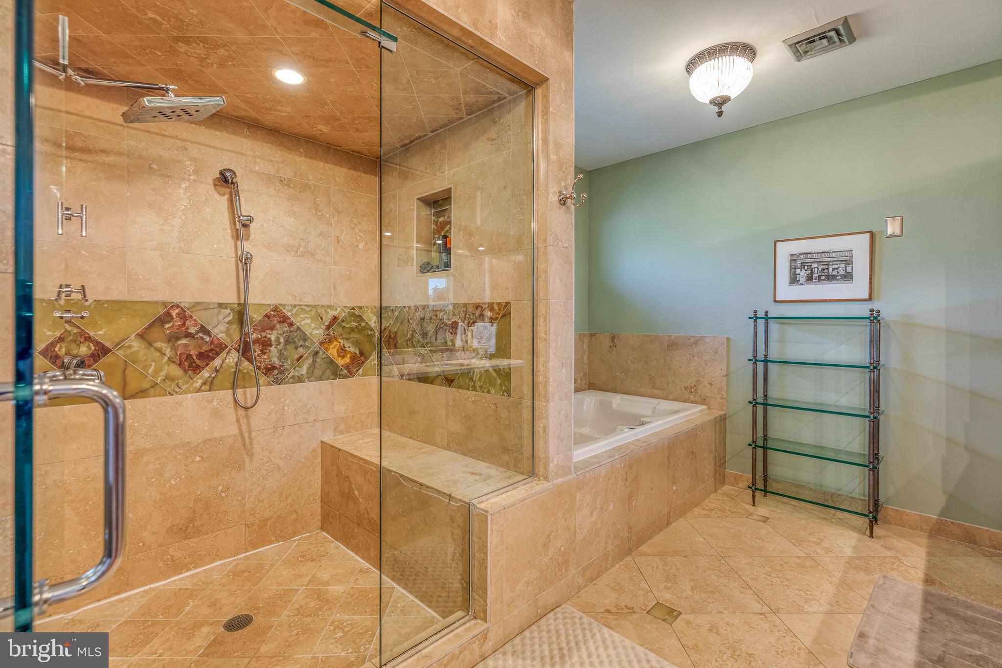 LOGAN SQUARE - Residential