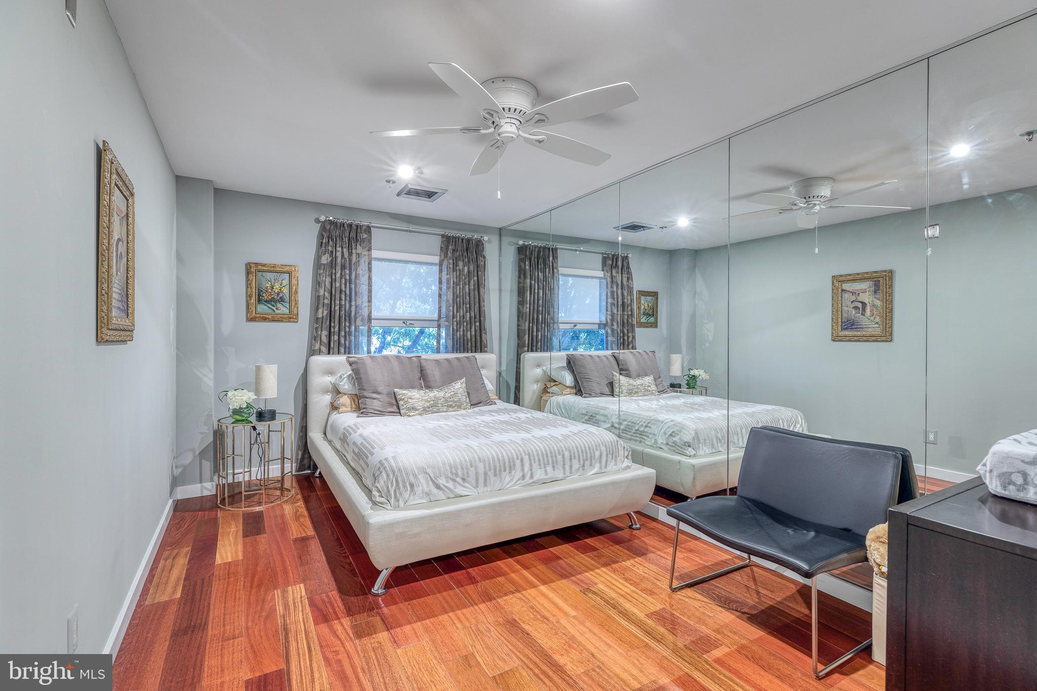 LOGAN SQUARE - Residential