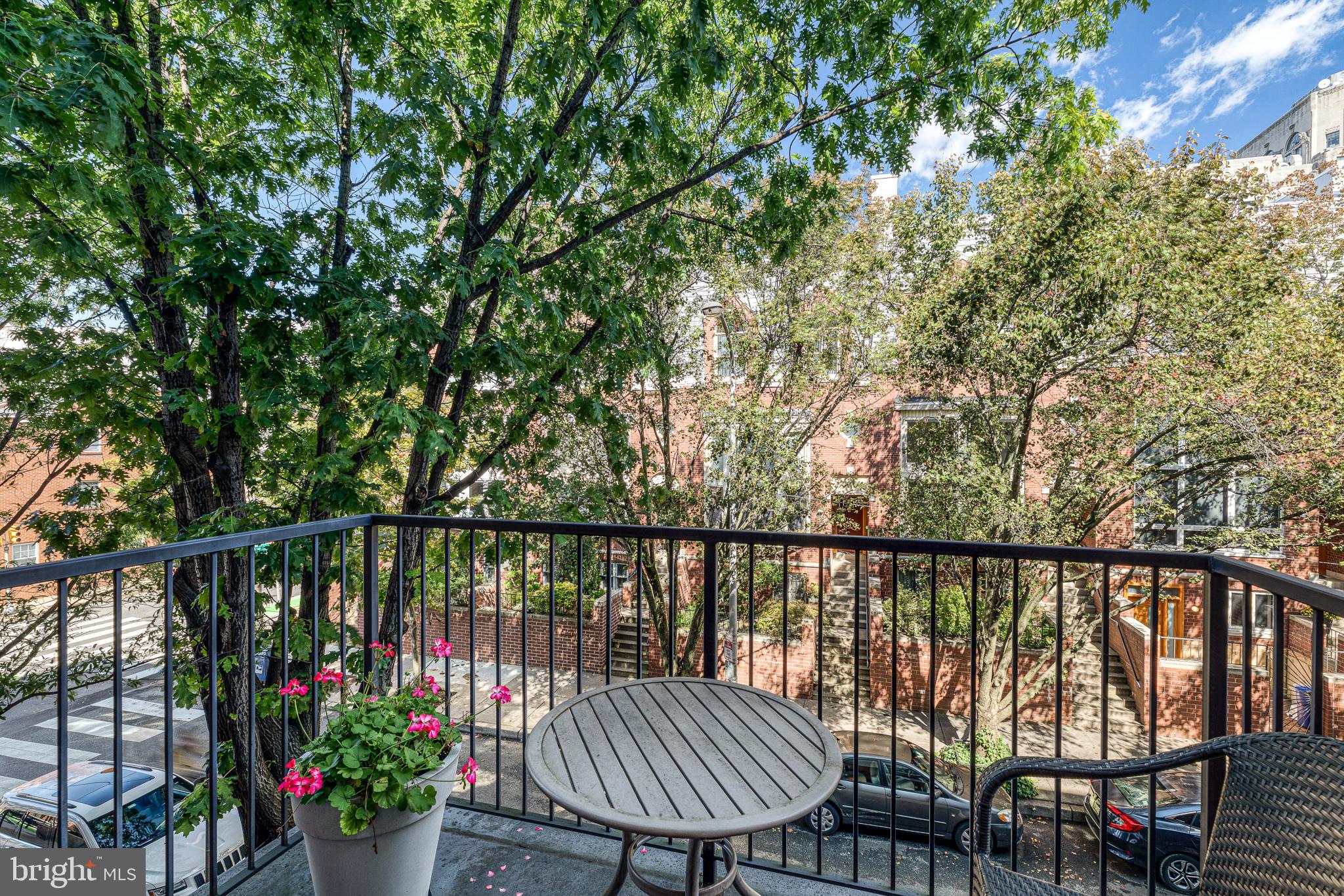 LOGAN SQUARE - Residential