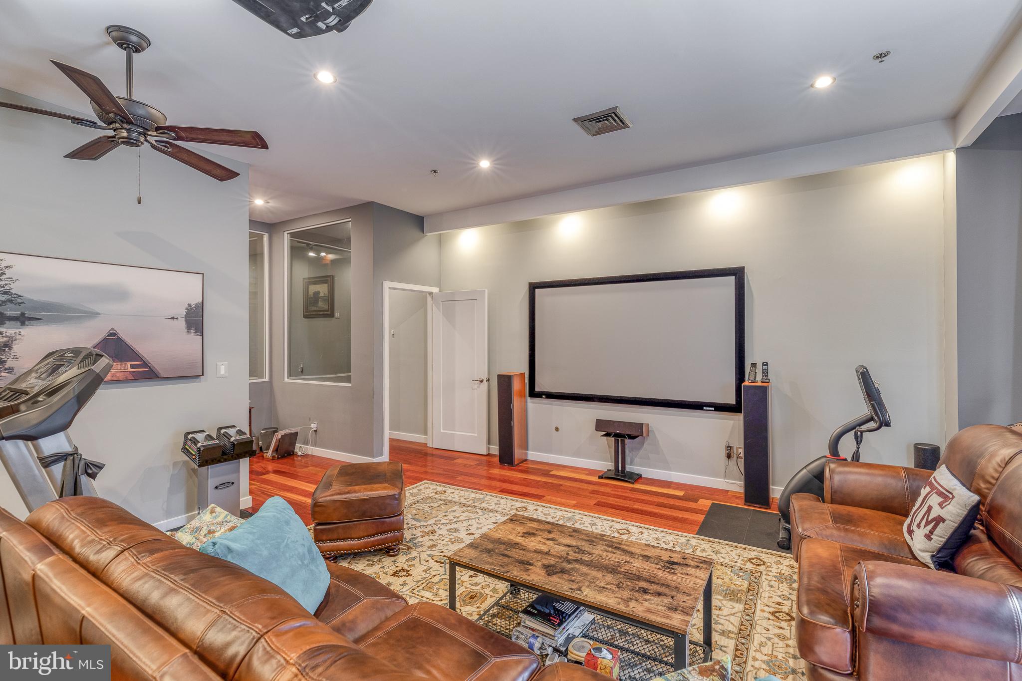 LOGAN SQUARE - Residential