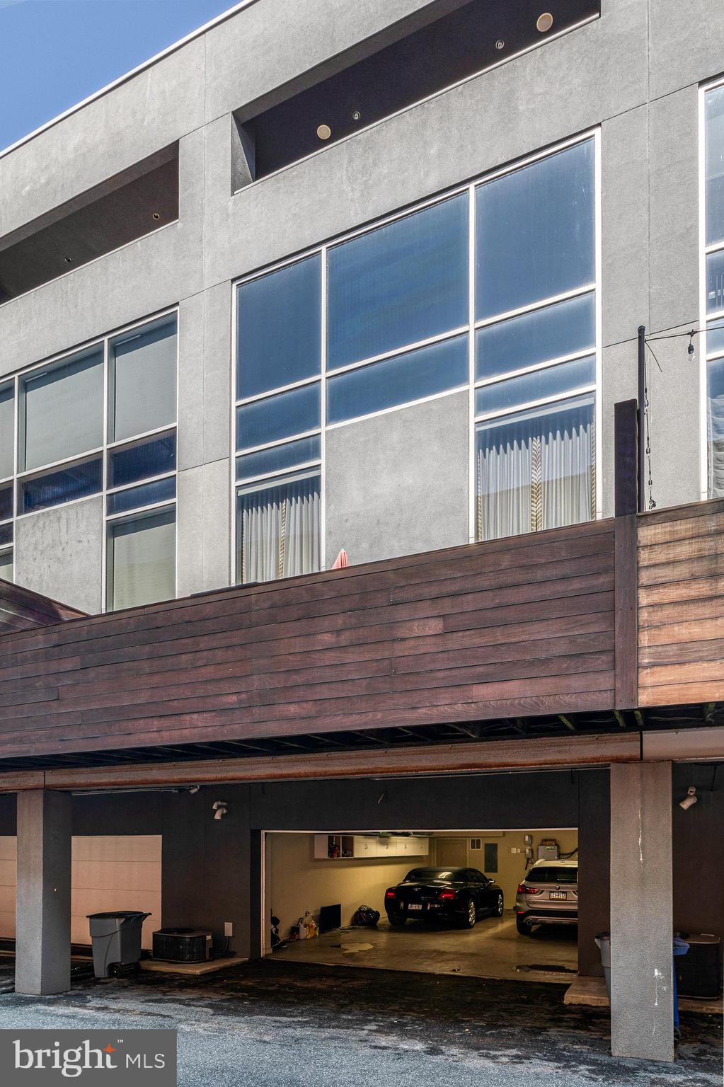 LOGAN SQUARE - Residential