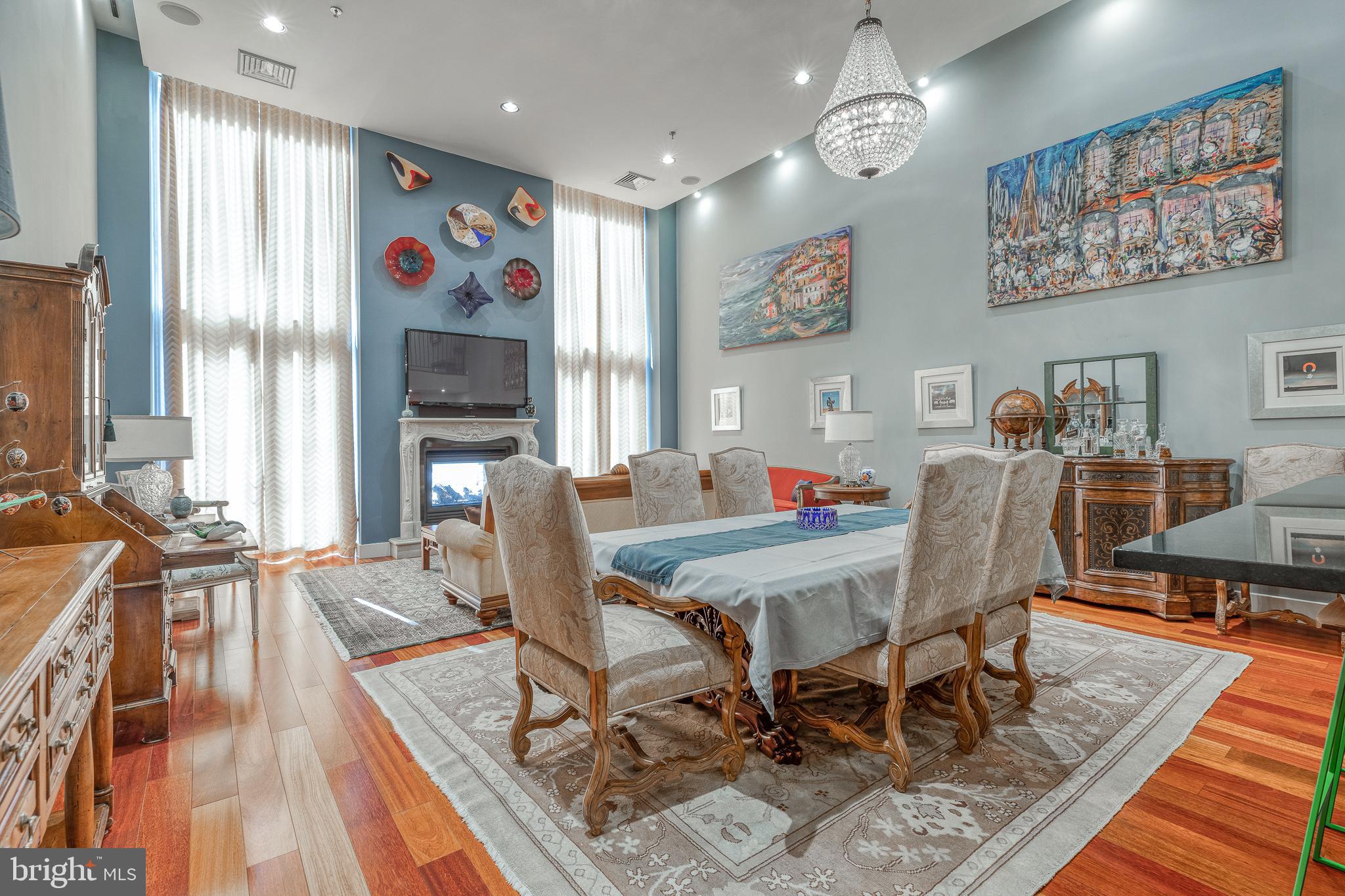 LOGAN SQUARE - Residential