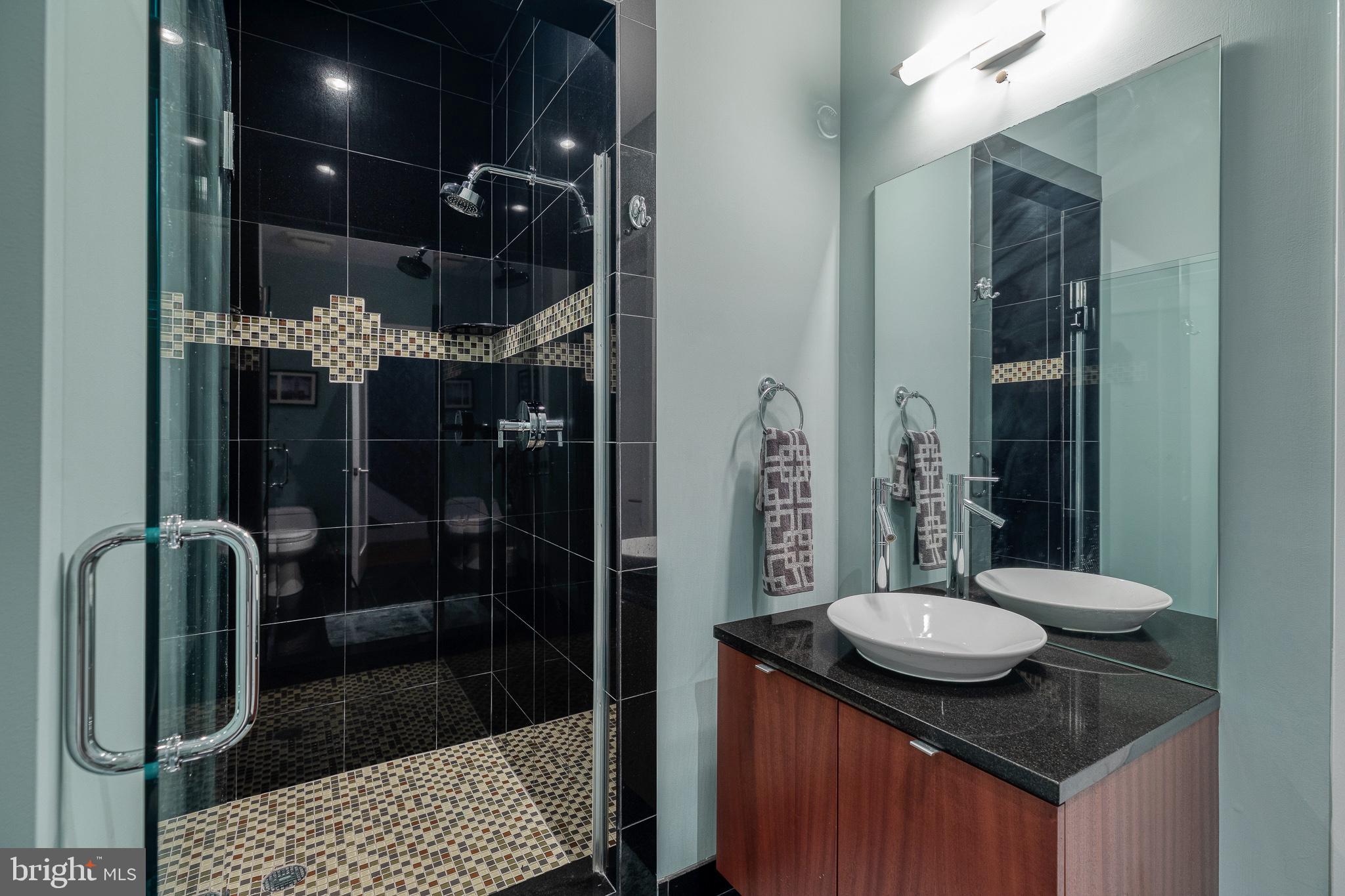 LOGAN SQUARE - Residential