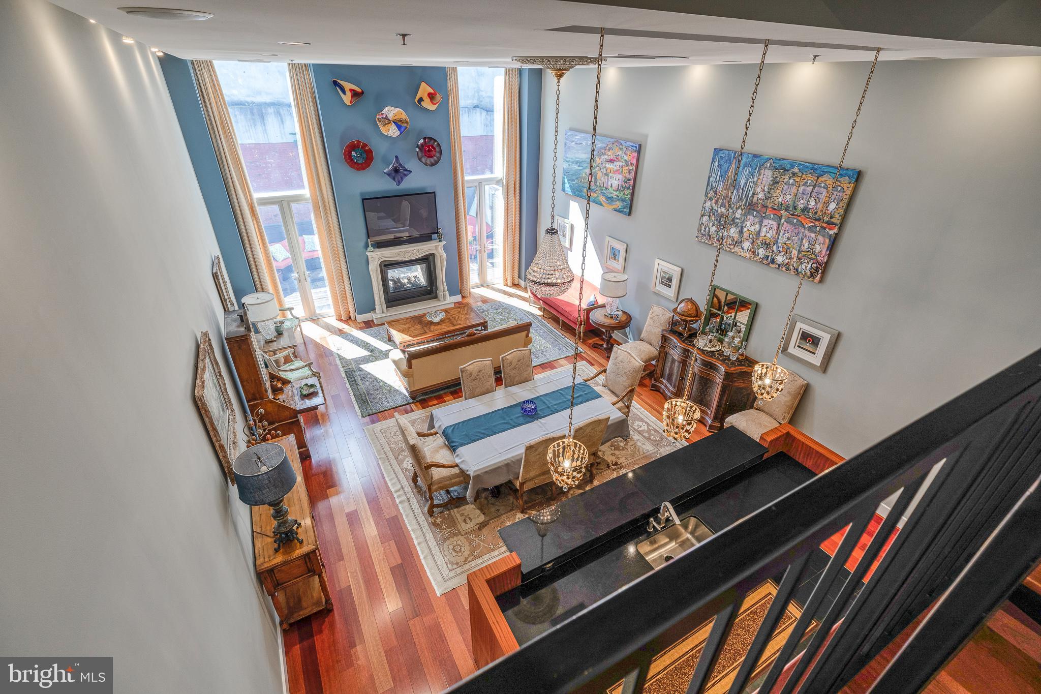 LOGAN SQUARE - Residential