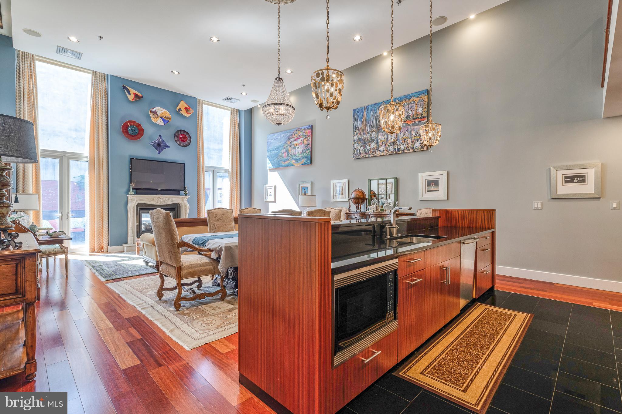 LOGAN SQUARE - Residential