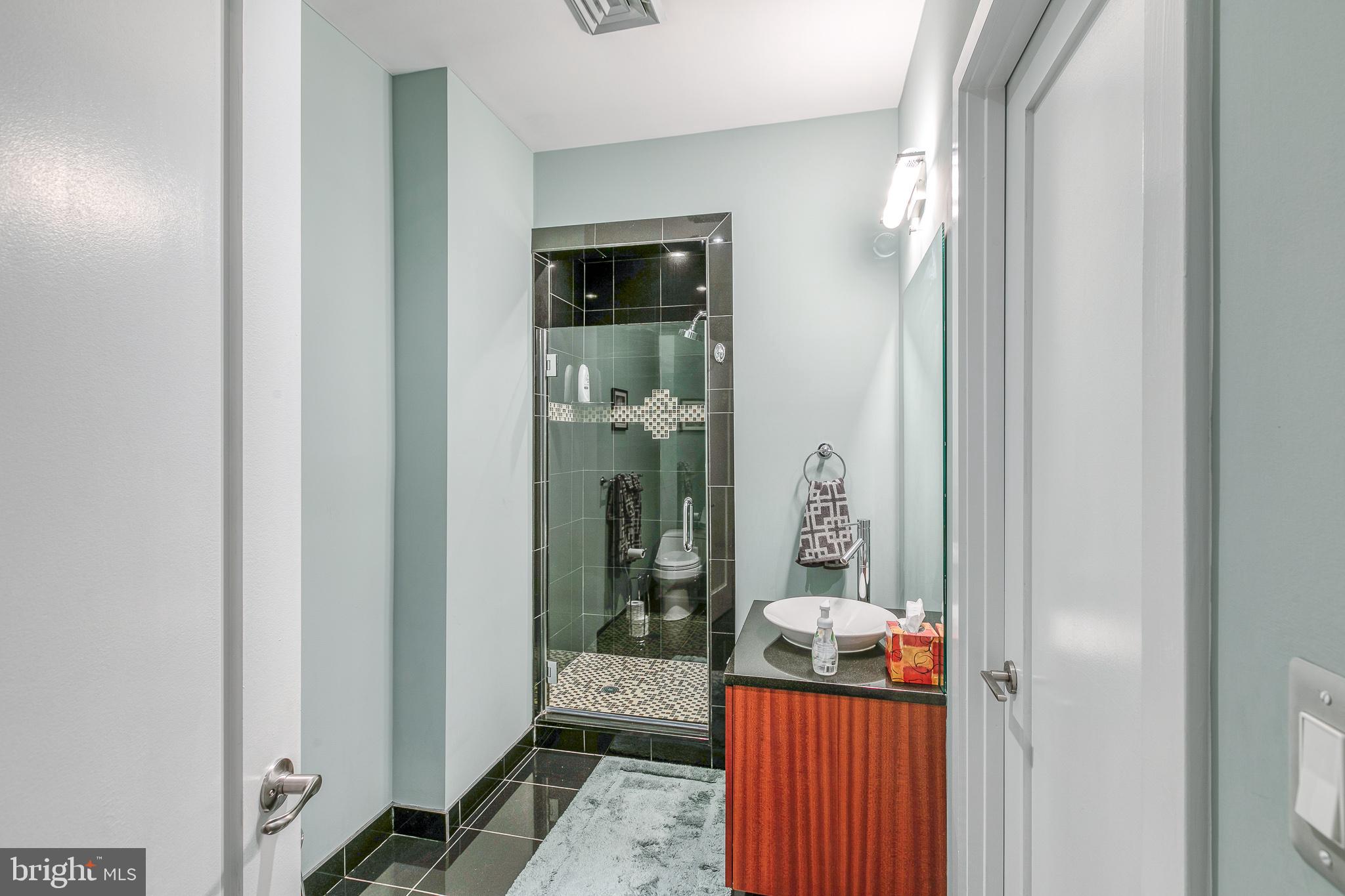 LOGAN SQUARE - Residential