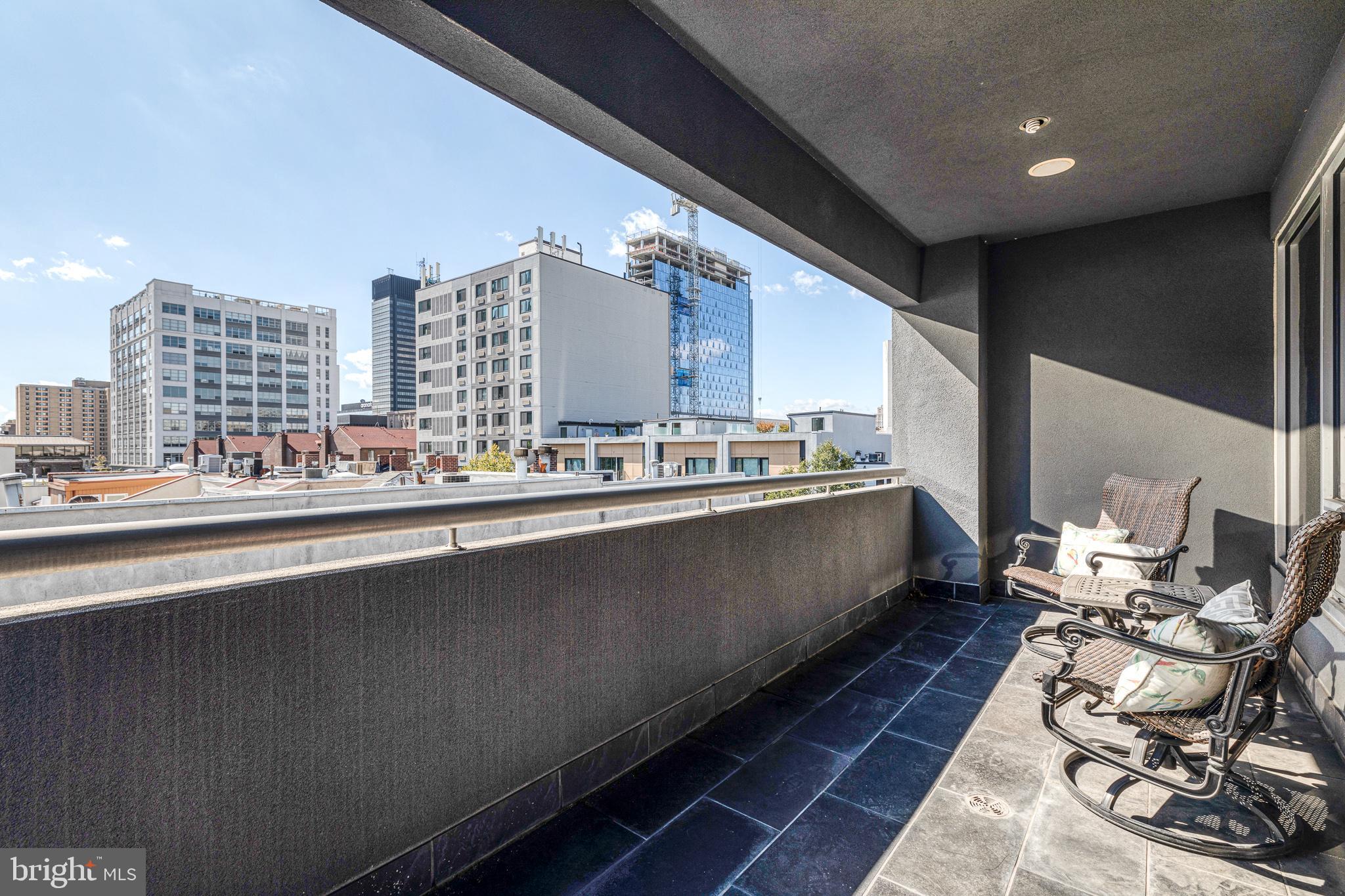 LOGAN SQUARE - Residential