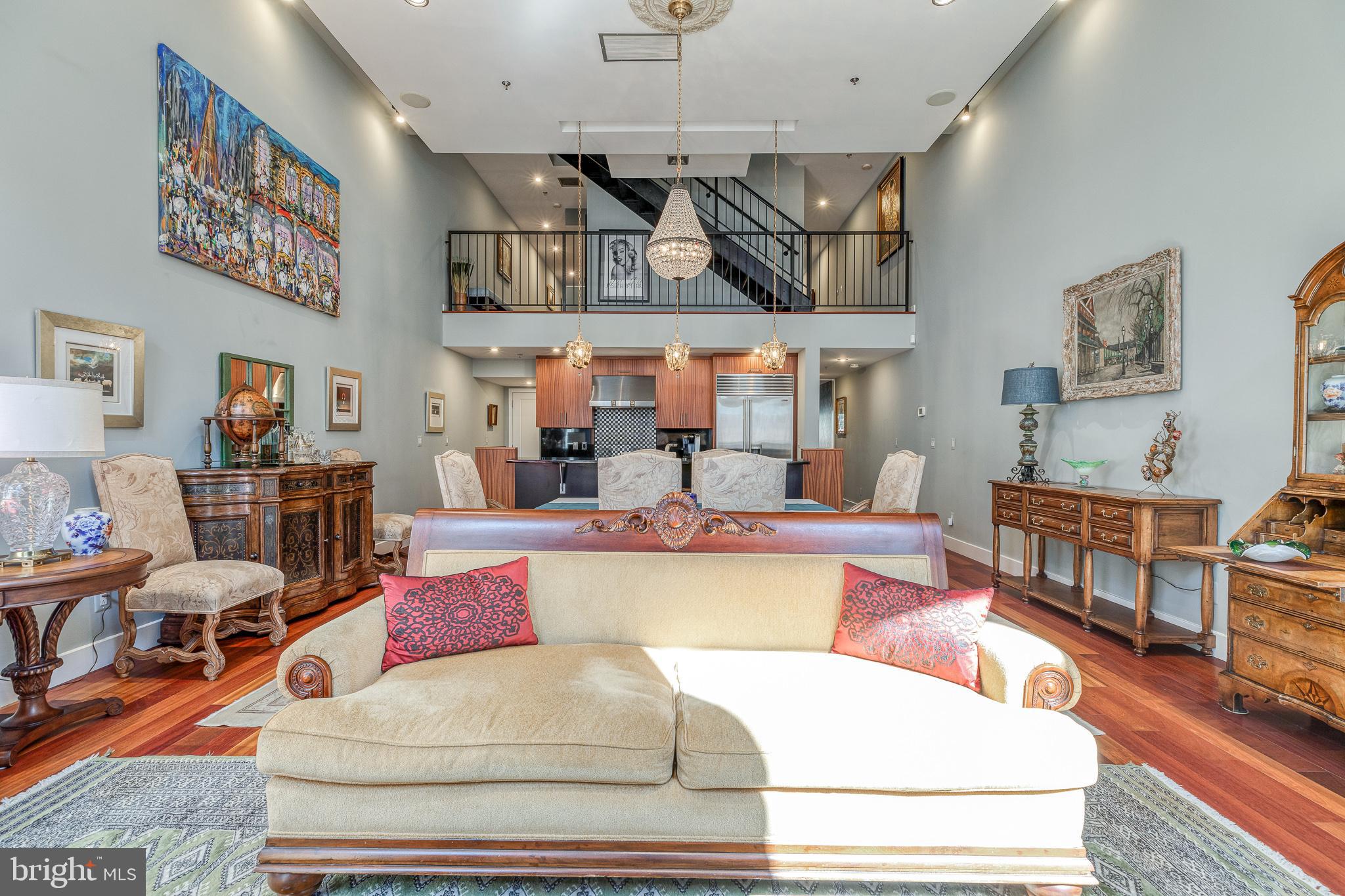 LOGAN SQUARE - Residential