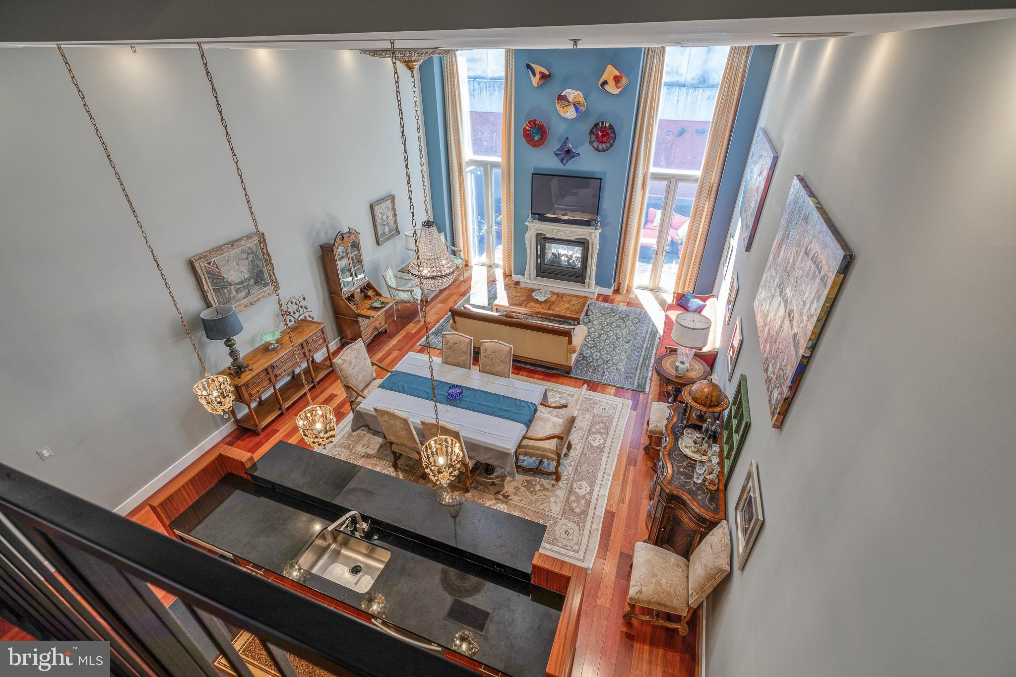 LOGAN SQUARE - Residential