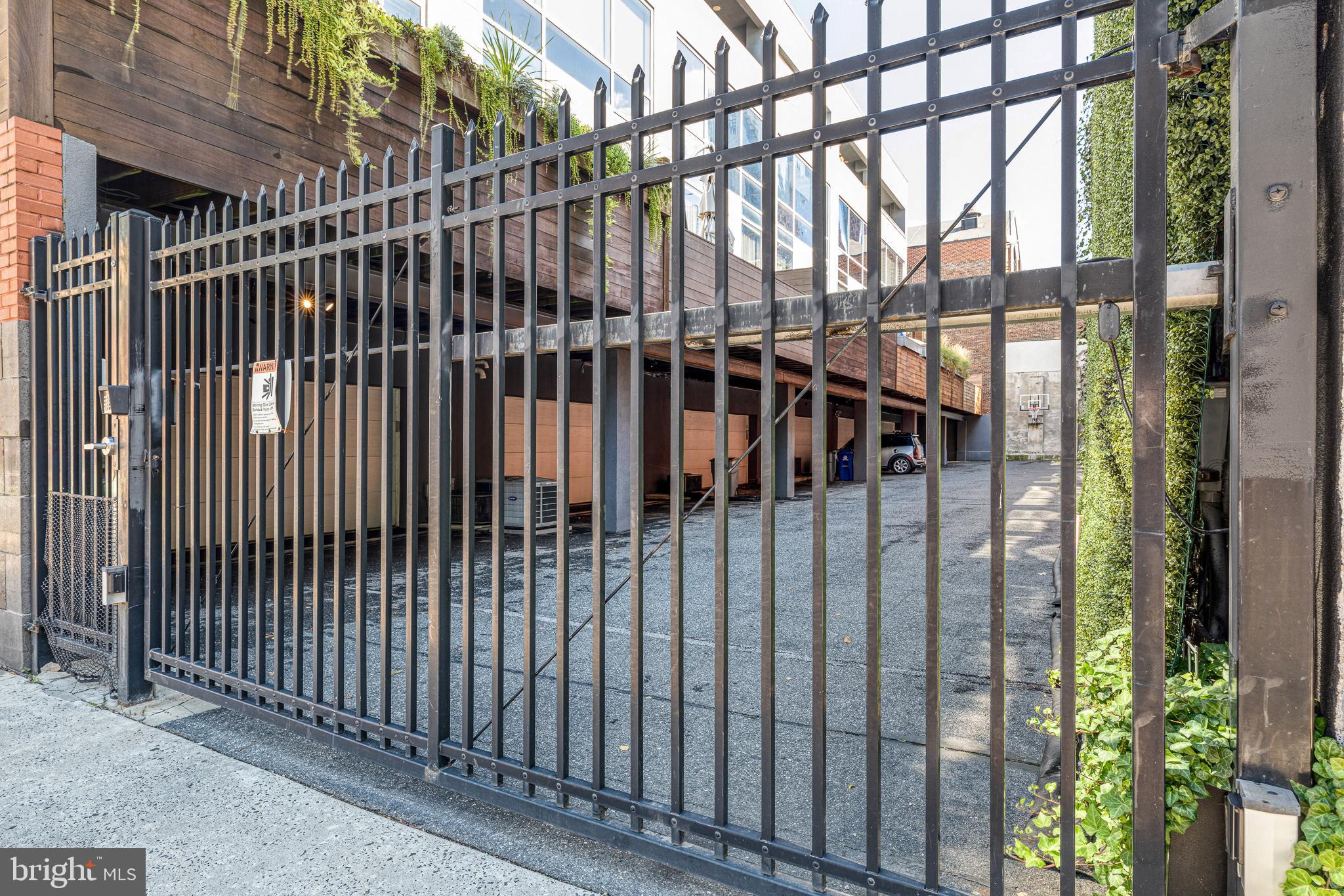 LOGAN SQUARE - Residential