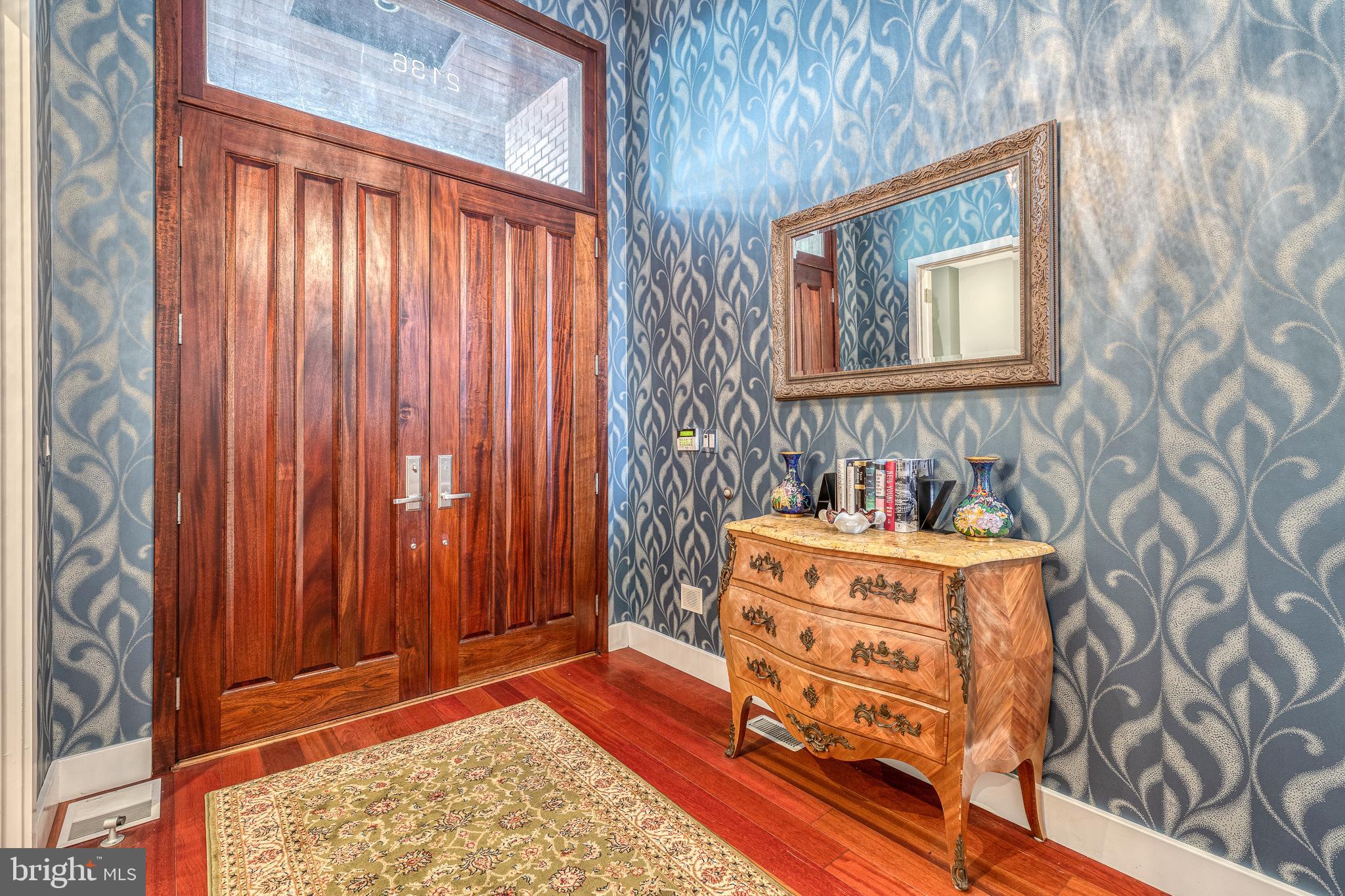 LOGAN SQUARE - Residential