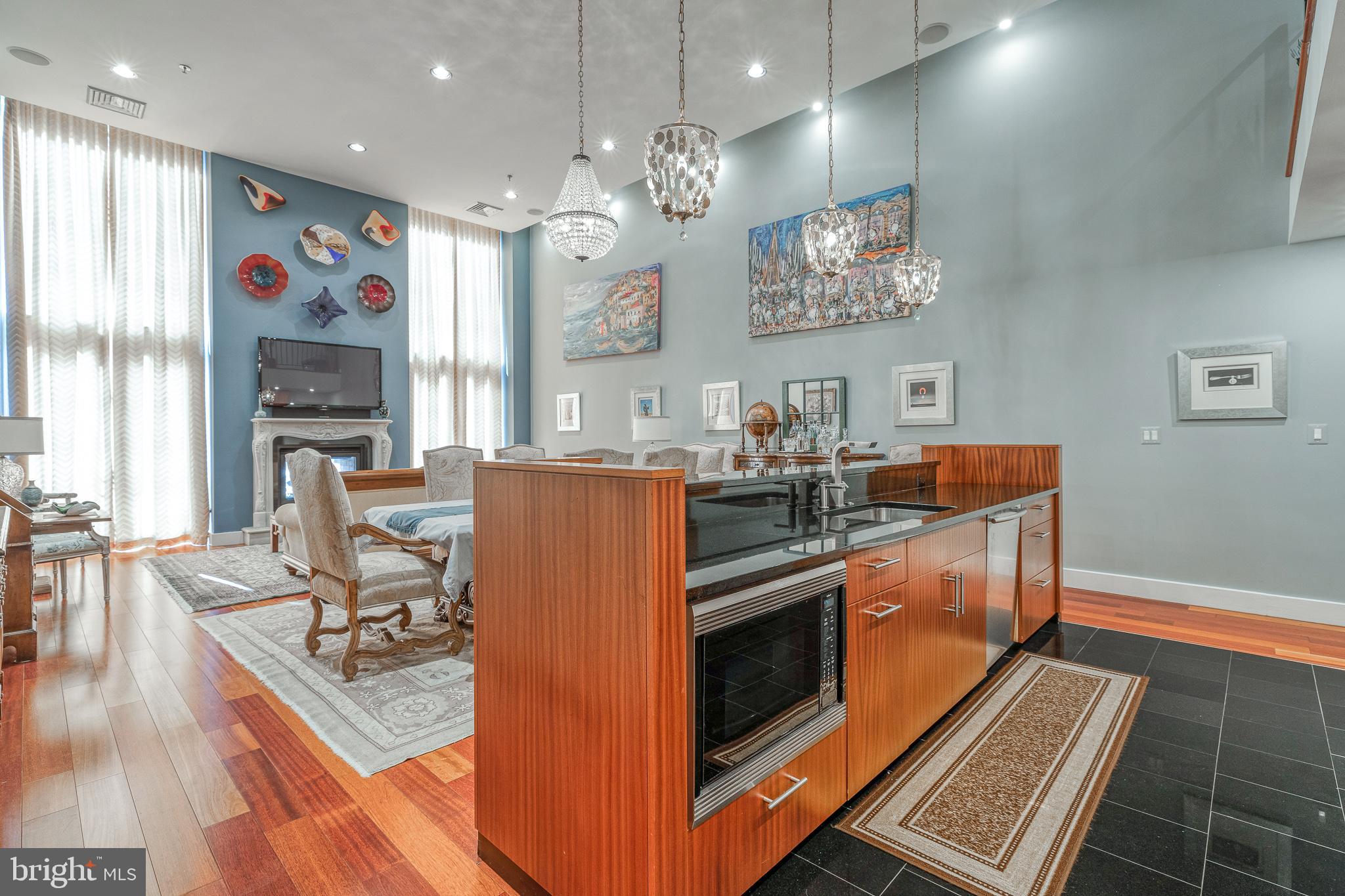 LOGAN SQUARE - Residential