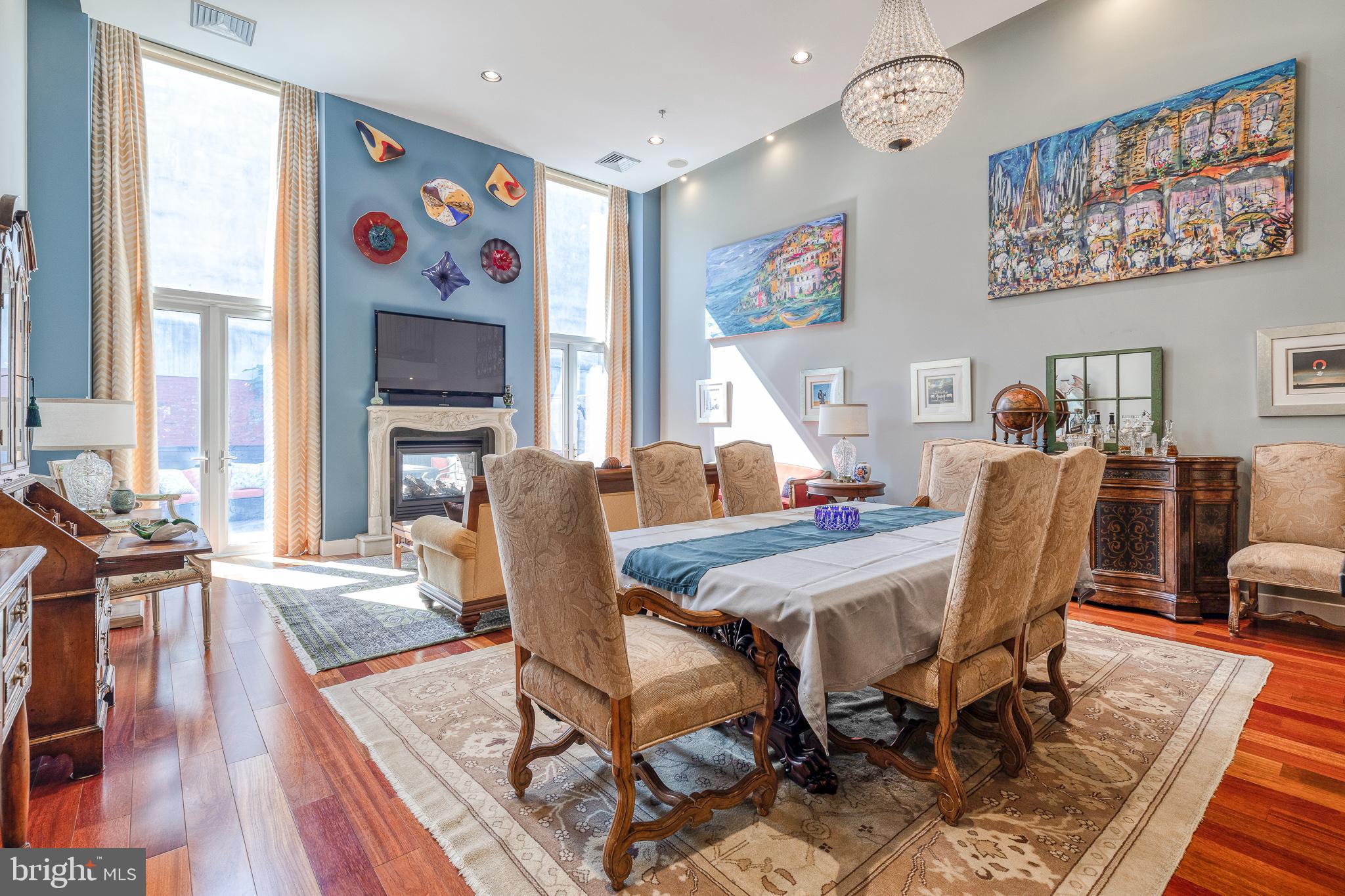 LOGAN SQUARE - Residential