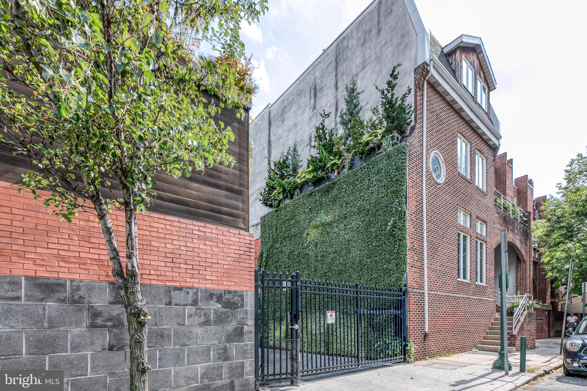 LOGAN SQUARE - Residential