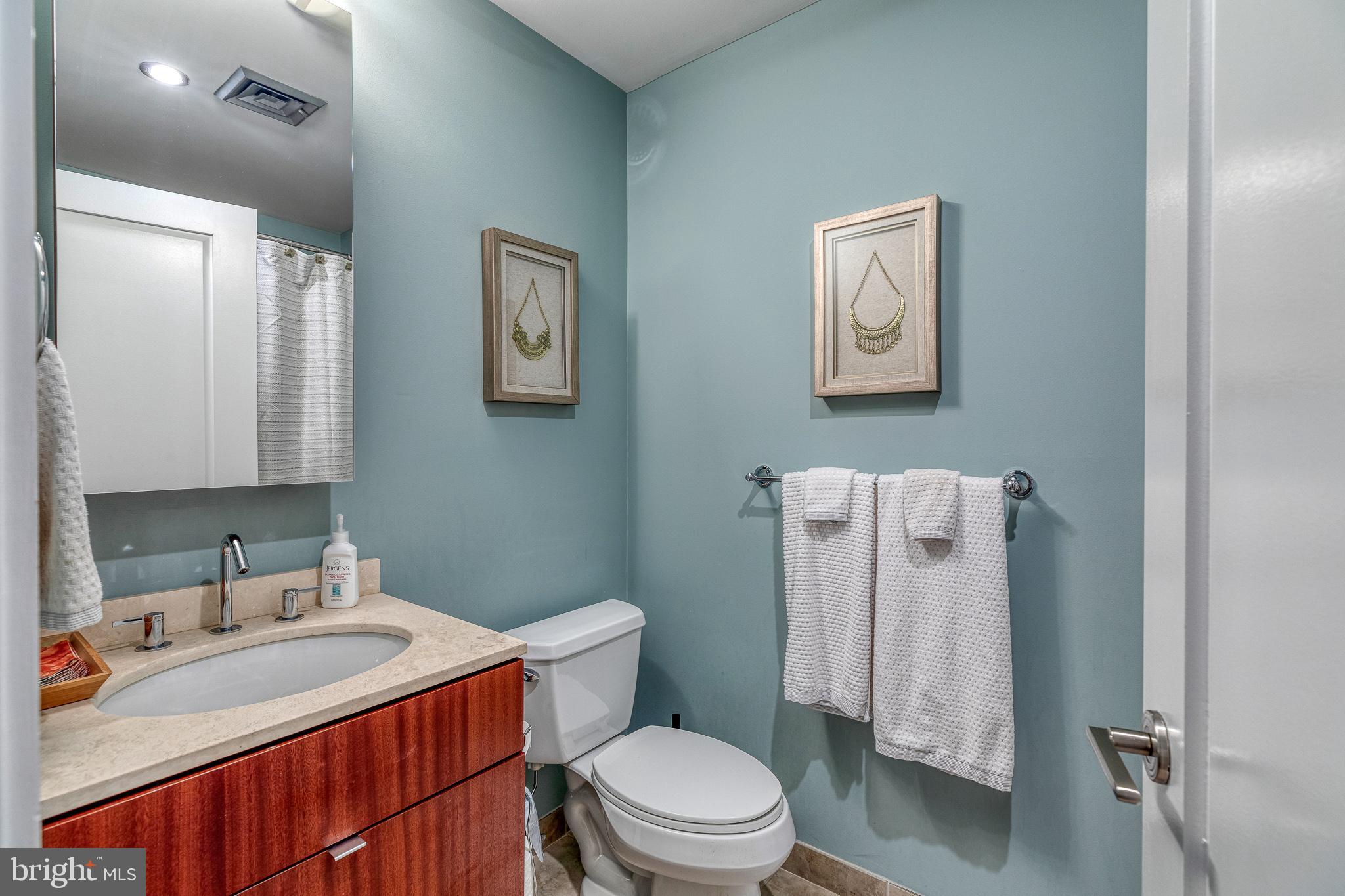 LOGAN SQUARE - Residential