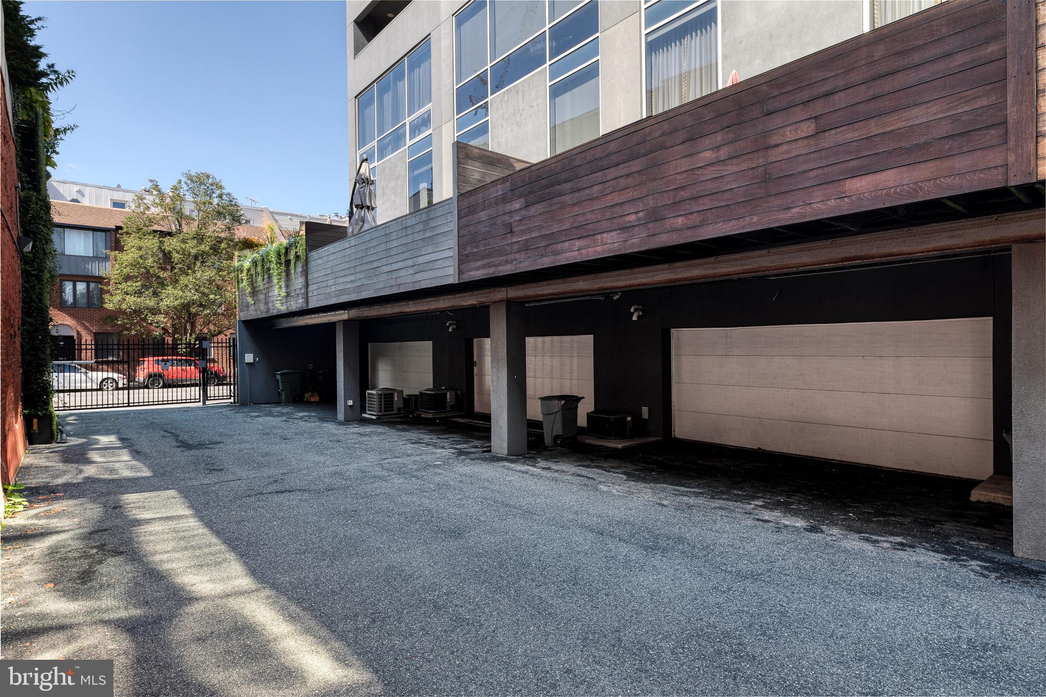 LOGAN SQUARE - Residential