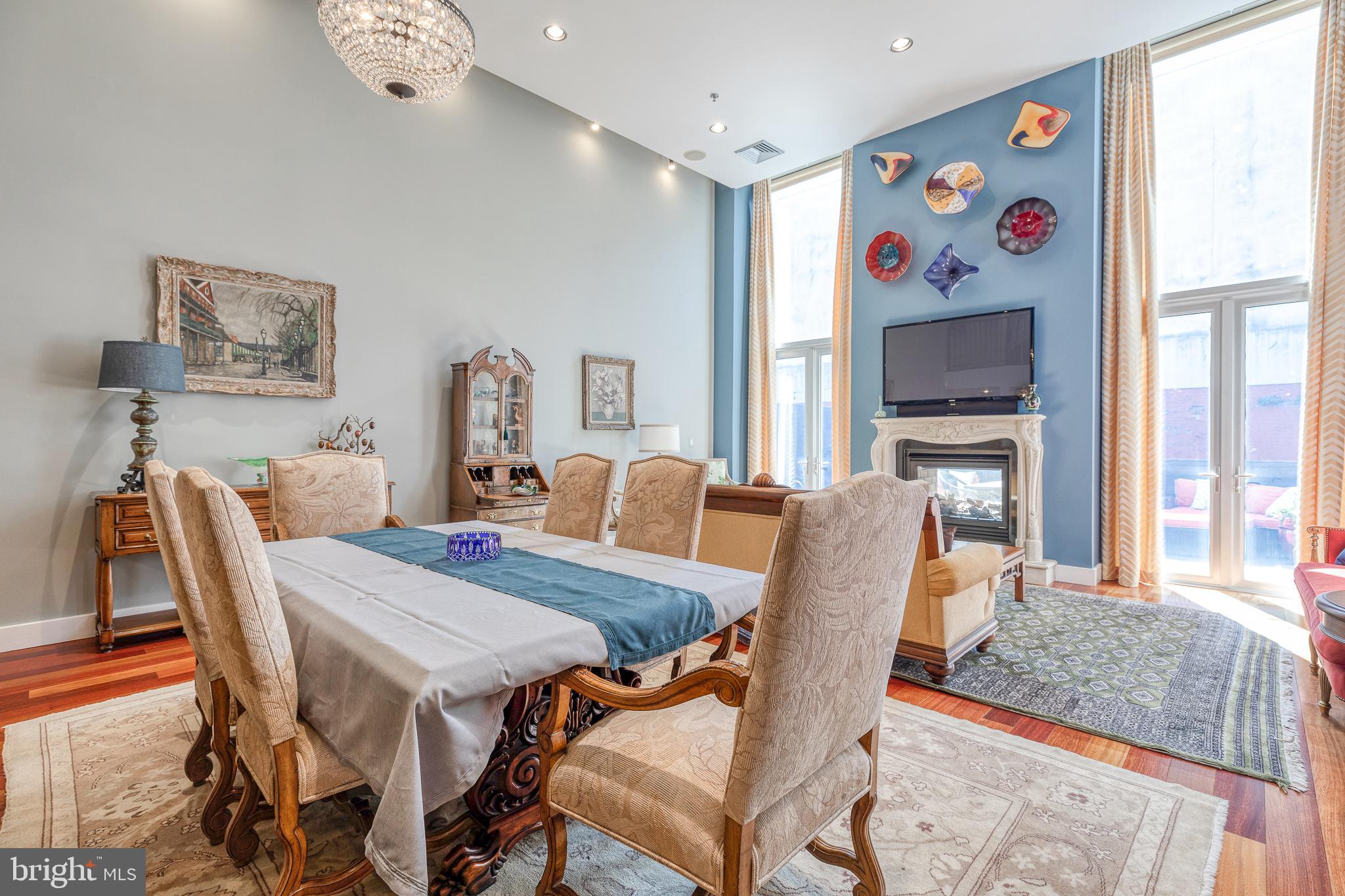 LOGAN SQUARE - Residential