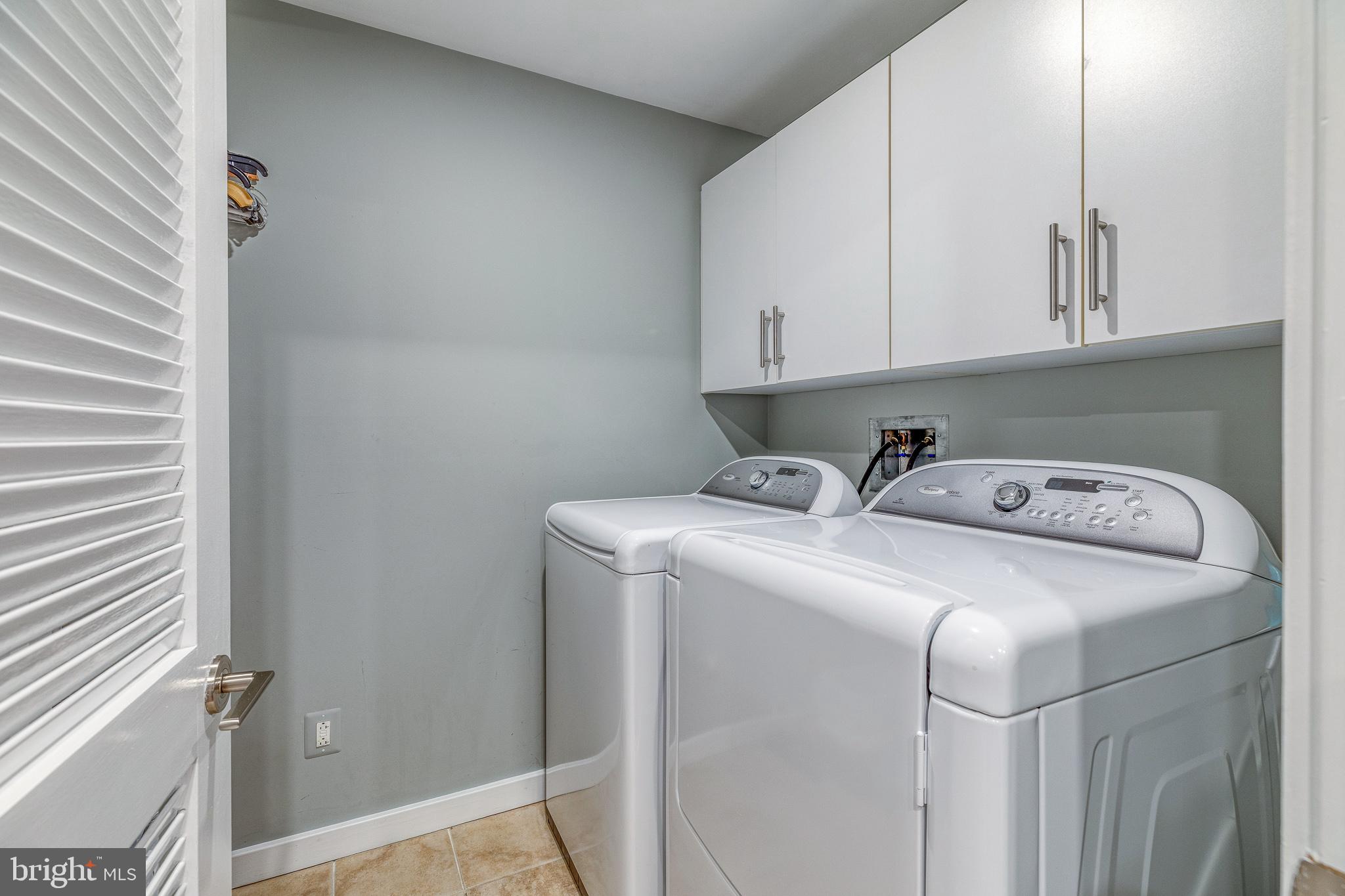 LOGAN SQUARE - Residential