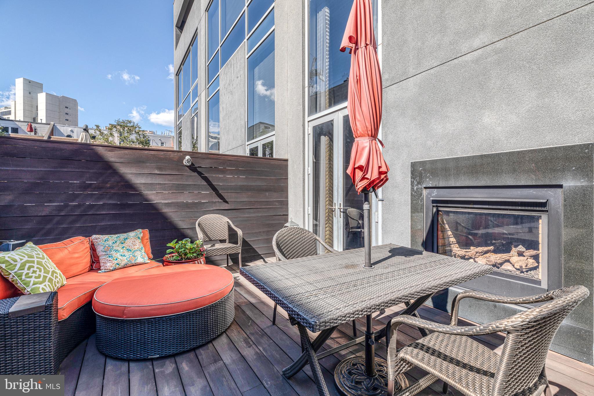 LOGAN SQUARE - Residential