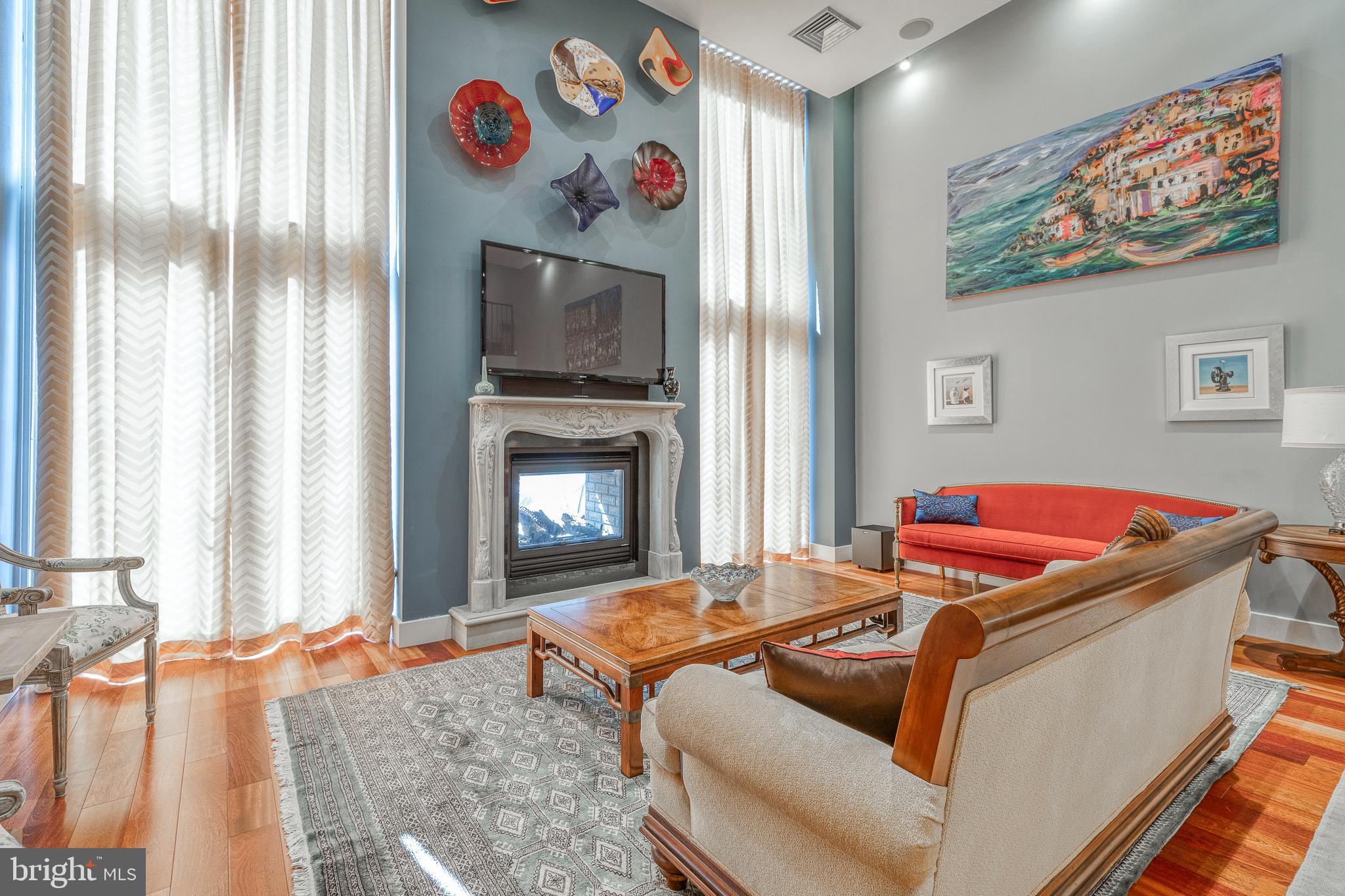 LOGAN SQUARE - Residential