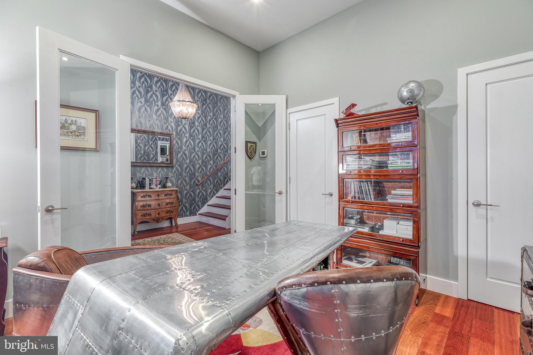 LOGAN SQUARE - Residential