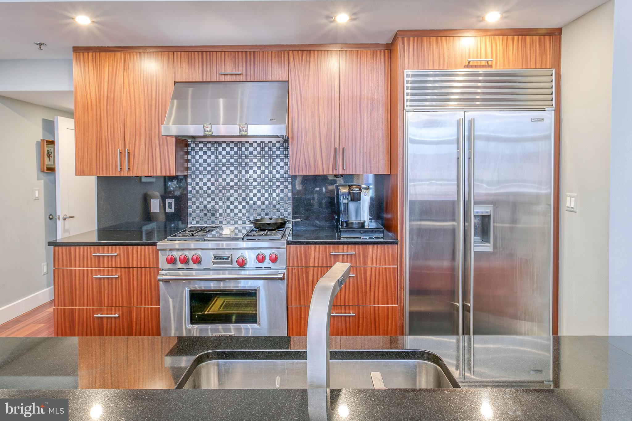 LOGAN SQUARE - Residential