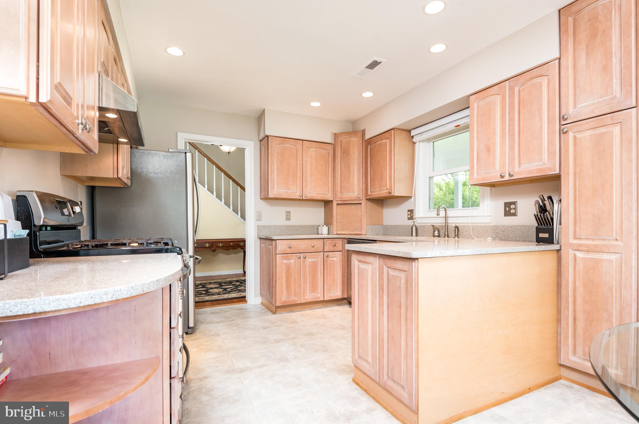 COUNTRY CLUB MANOR - Residential