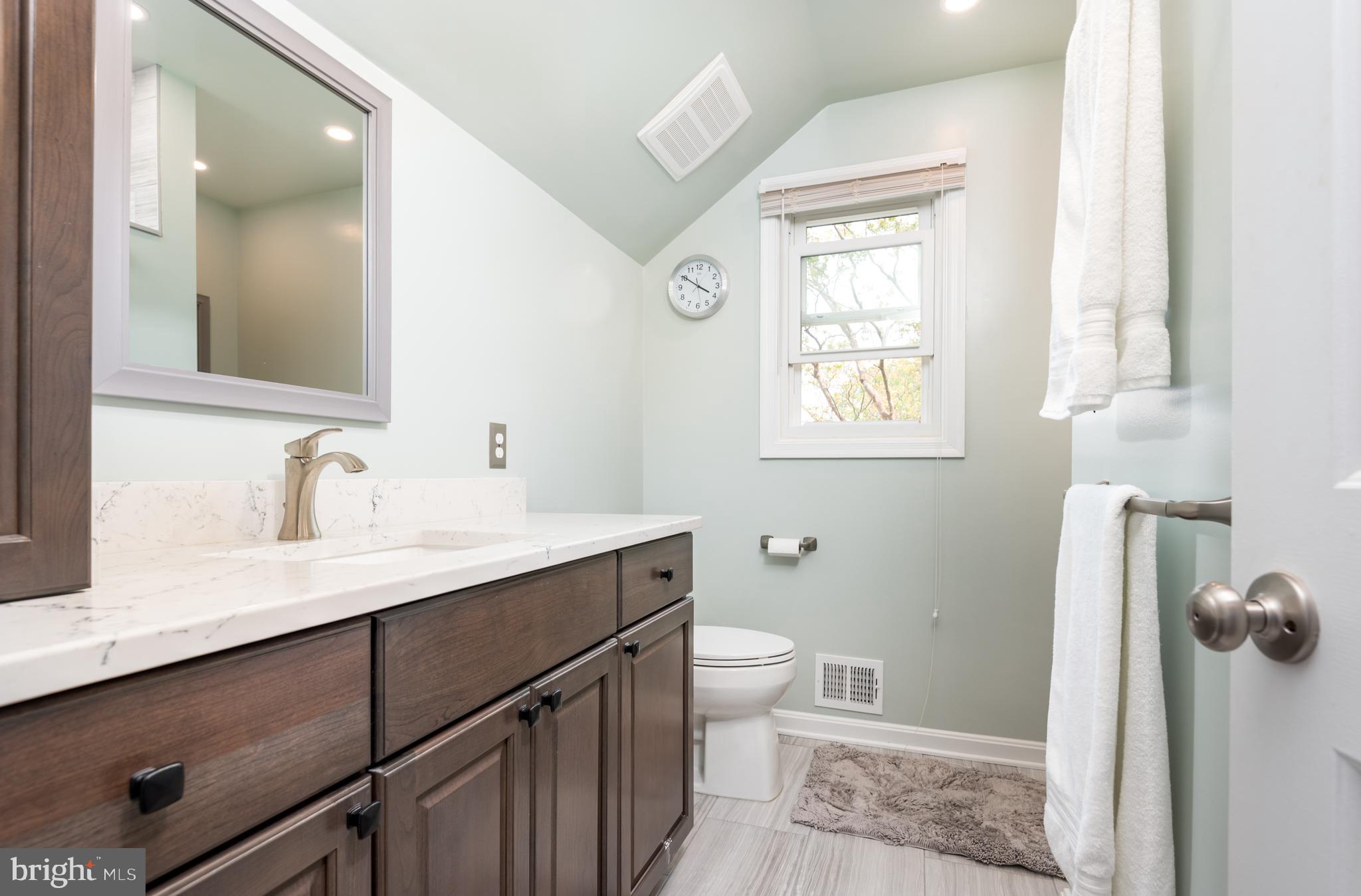 COUNTRY CLUB MANOR - Residential